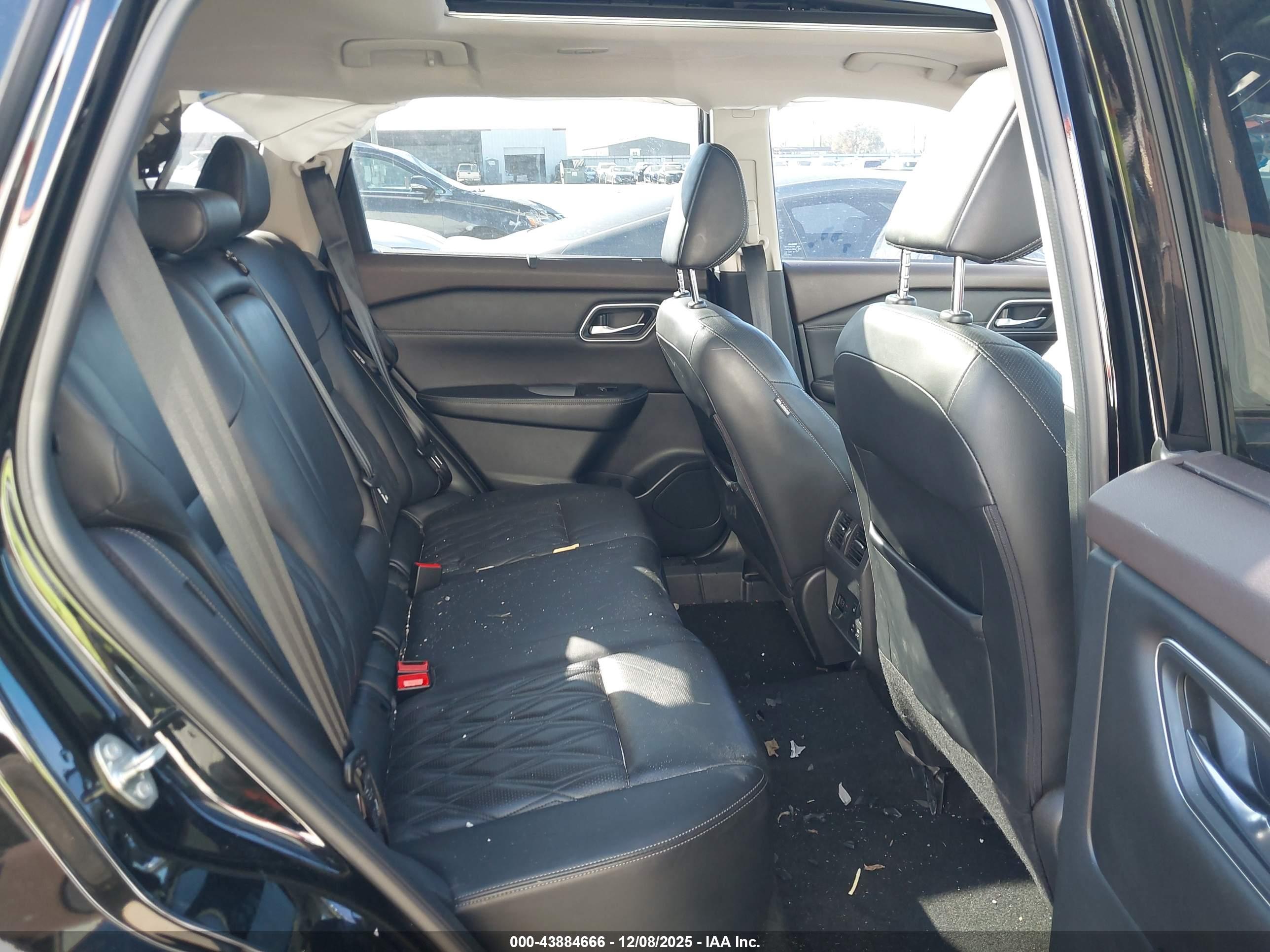 NISSAN ROGUE image 8