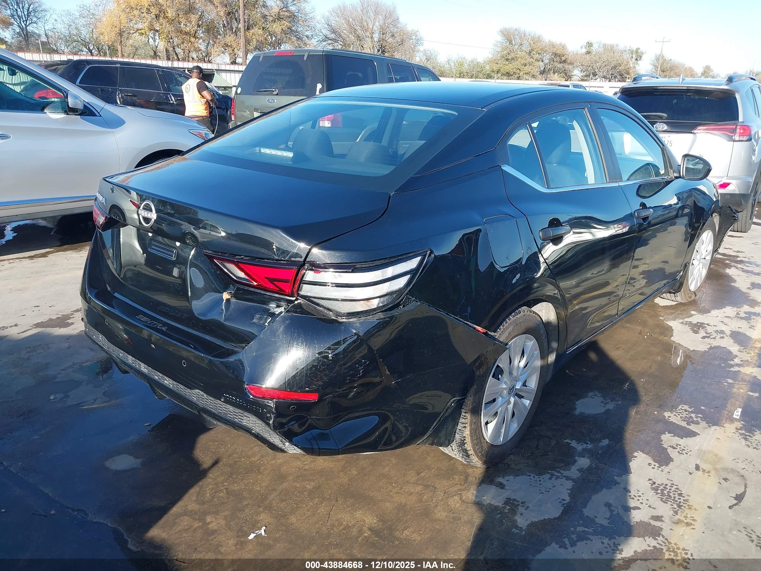 NISSAN SENTRA image 4