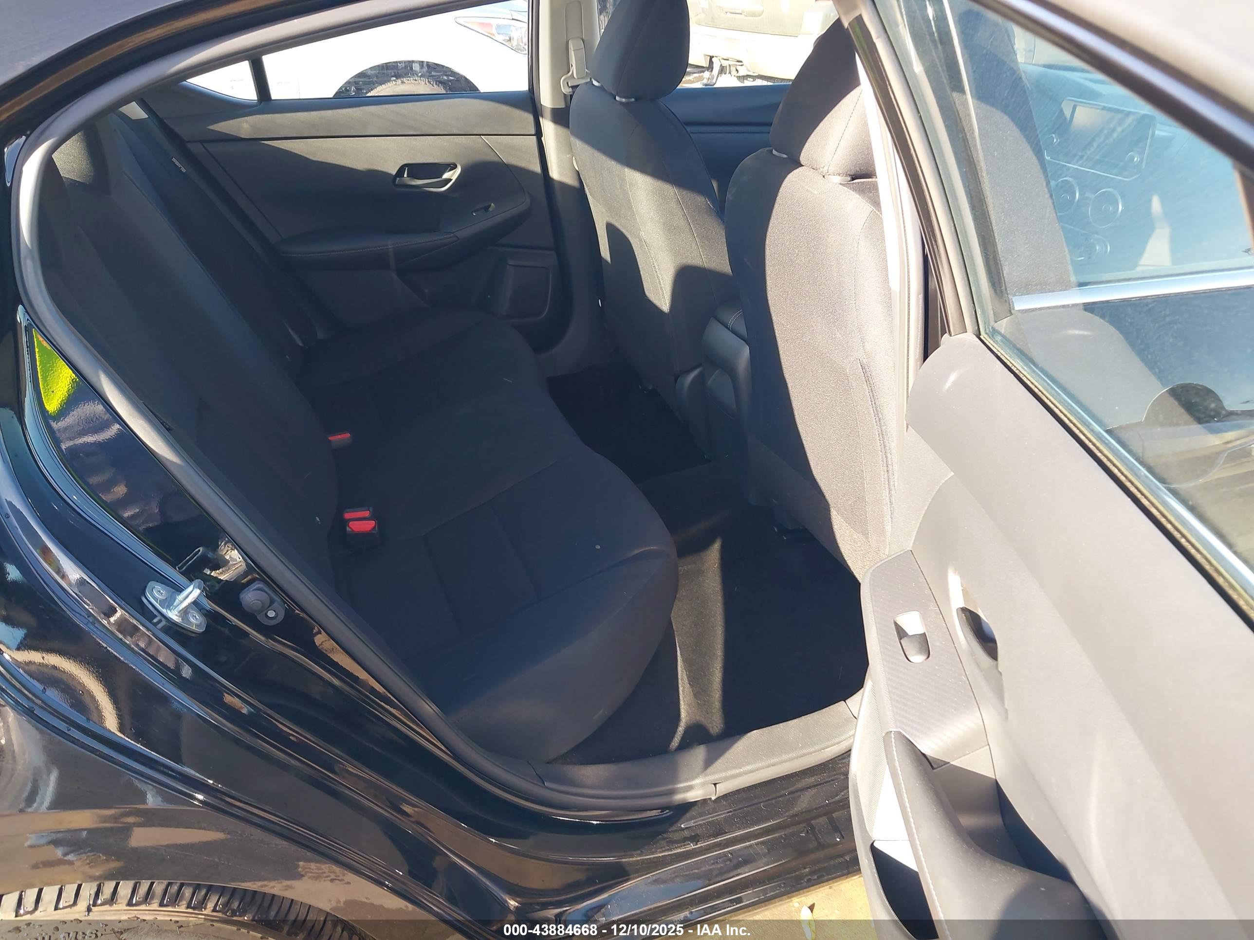 NISSAN SENTRA image 8