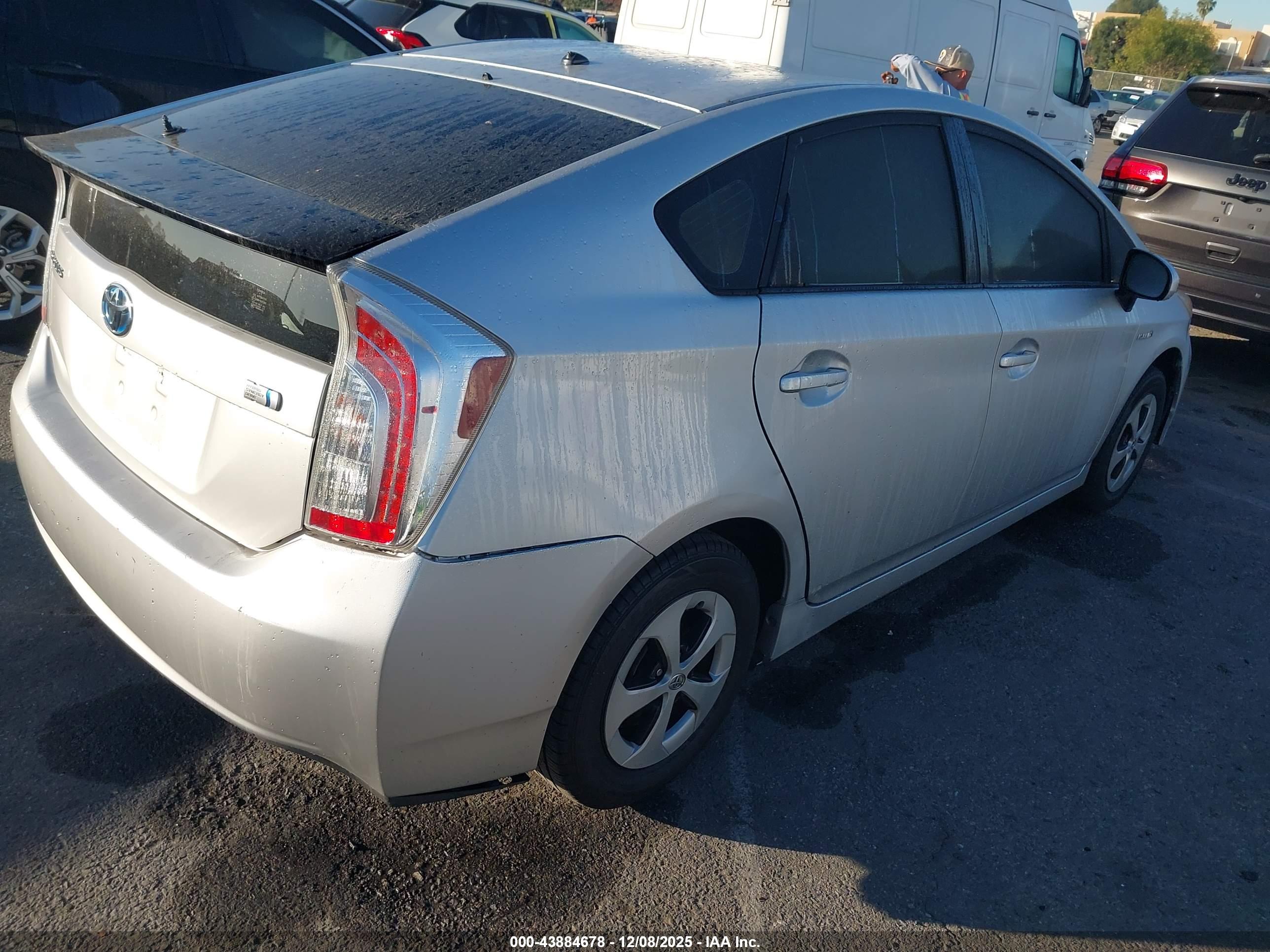 TOYOTA PRIUS image 4