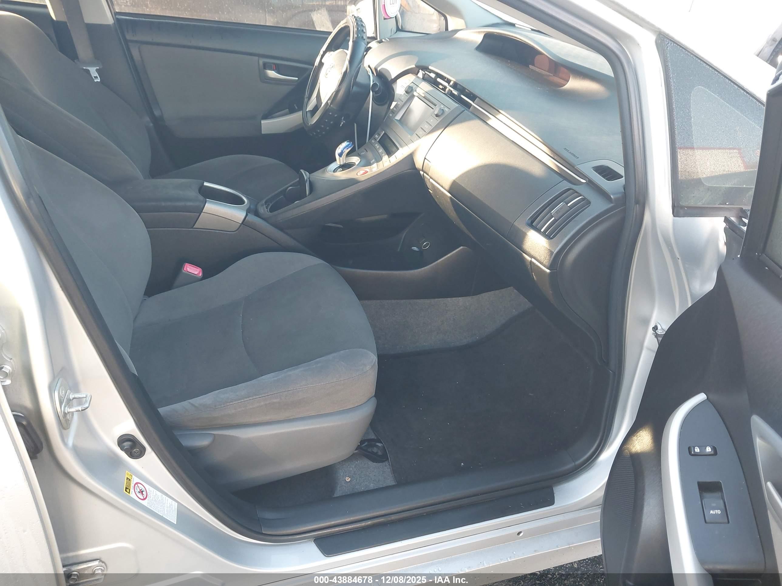 TOYOTA PRIUS image 5