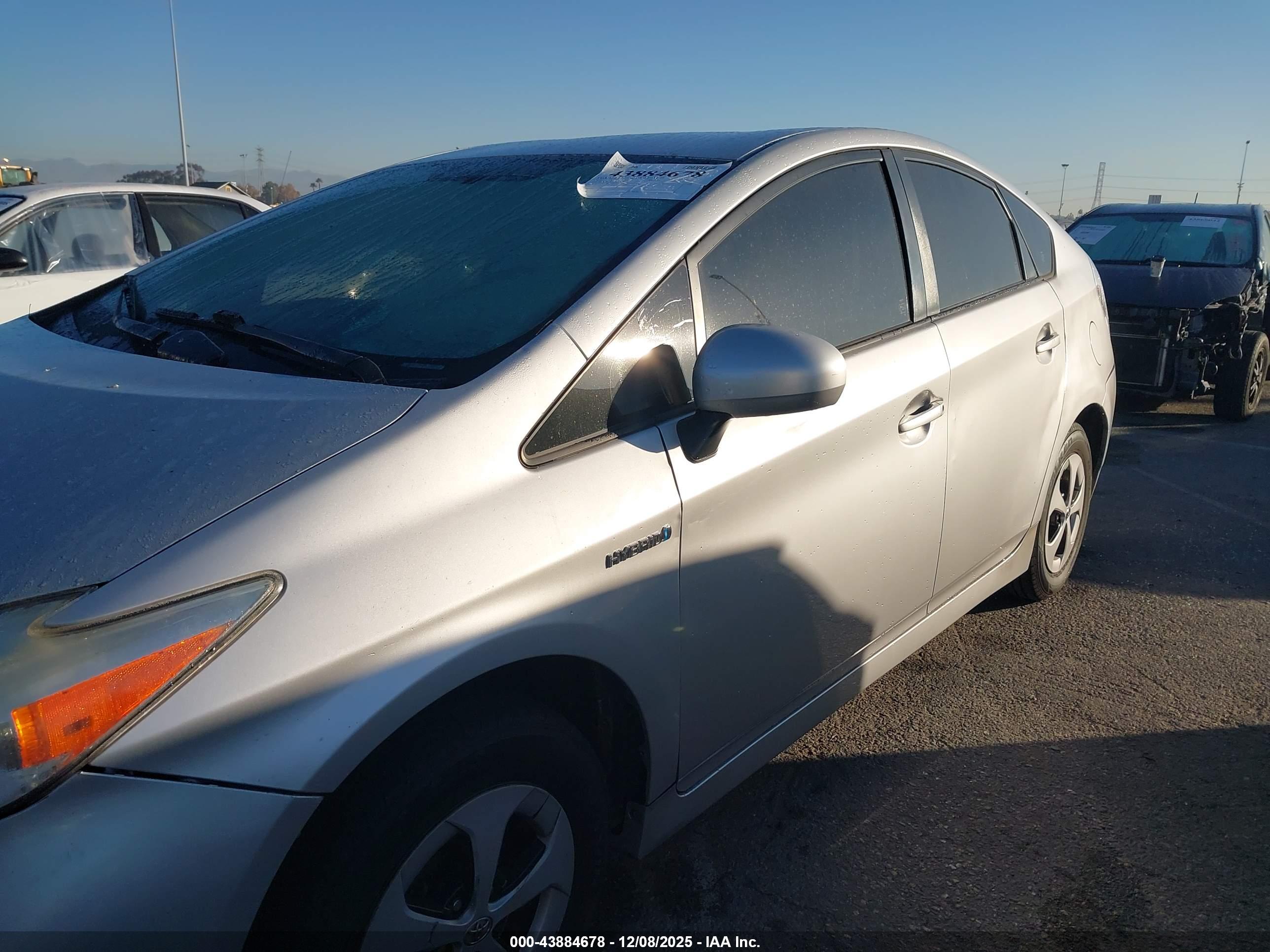 TOYOTA PRIUS image 6