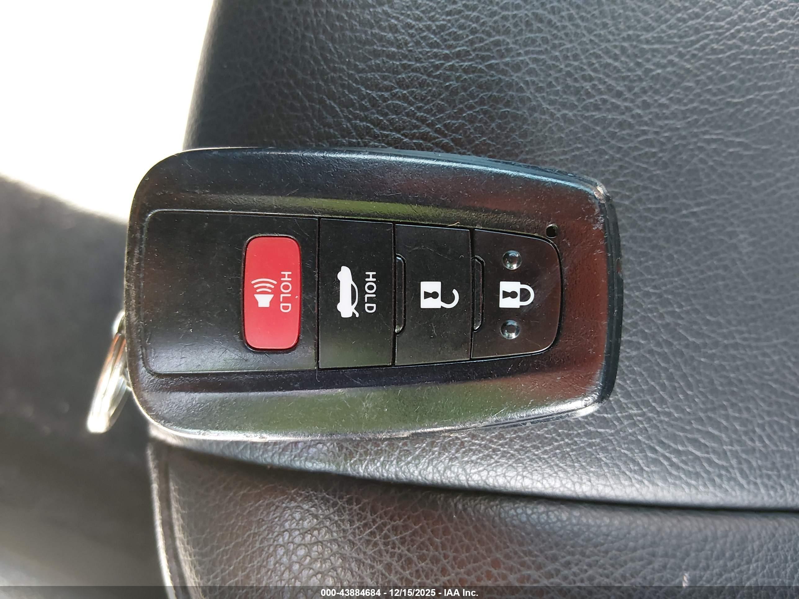 TOYOTA CAMRY image 11