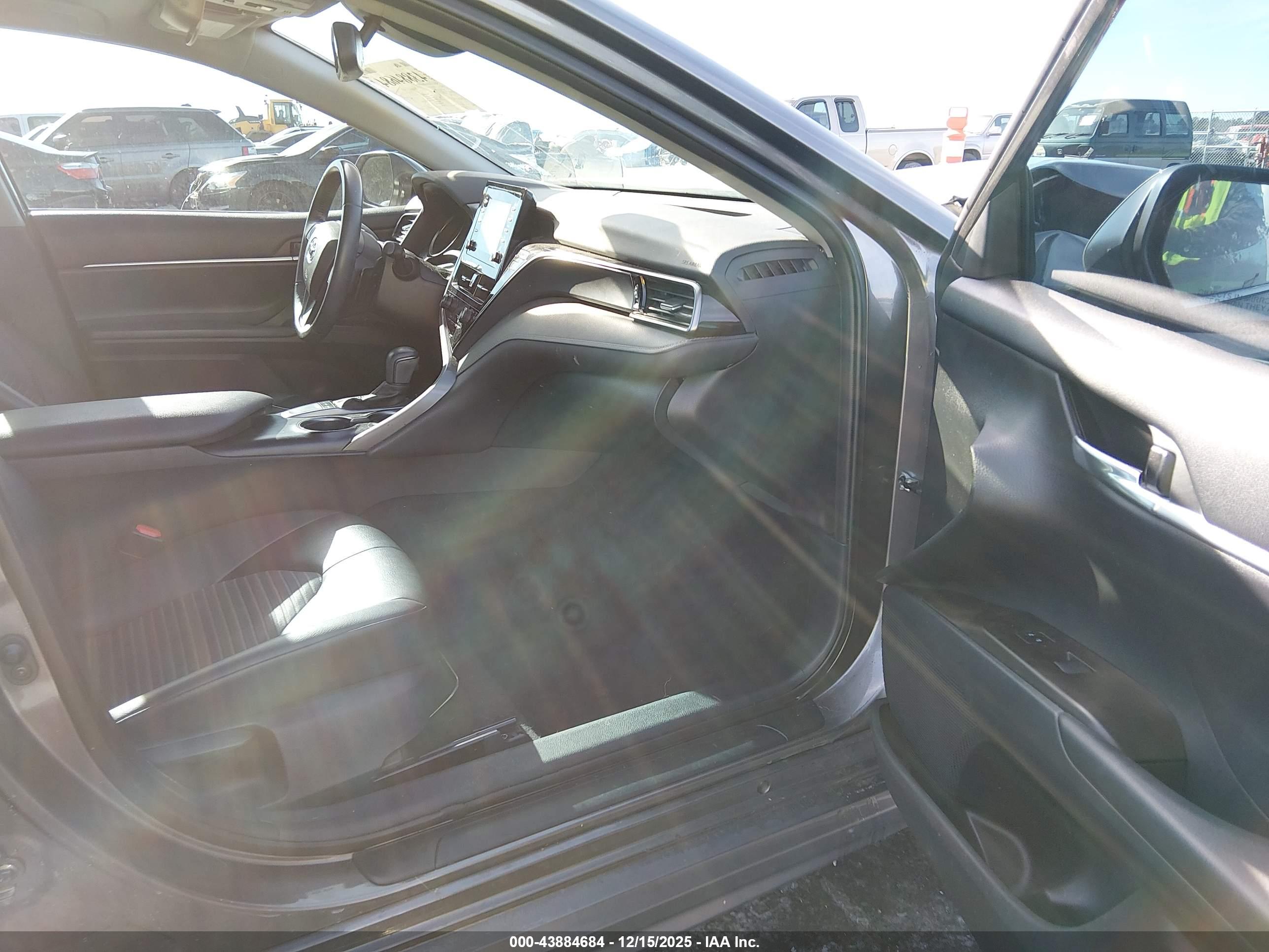 TOYOTA CAMRY image 5