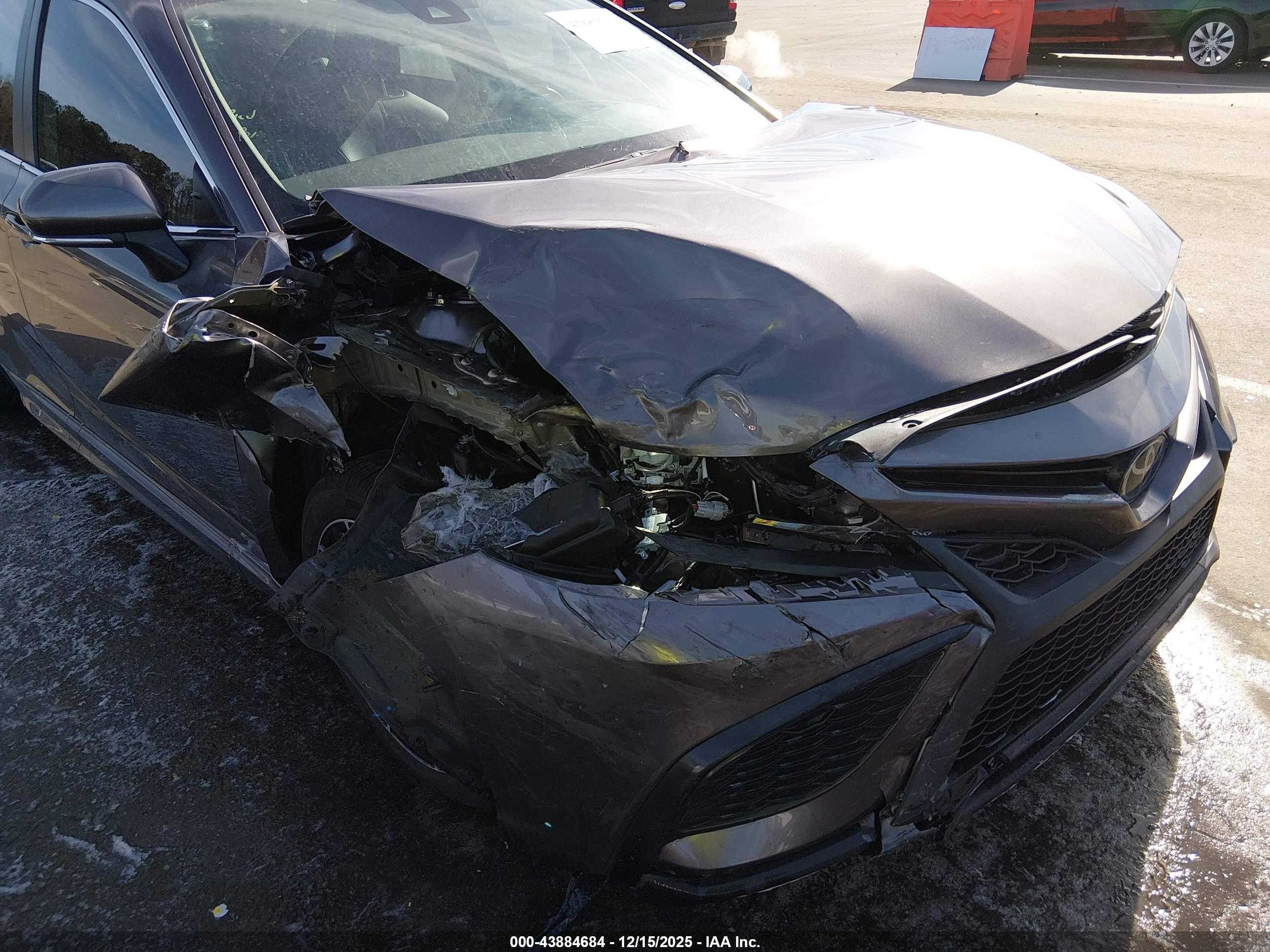 TOYOTA CAMRY image 6