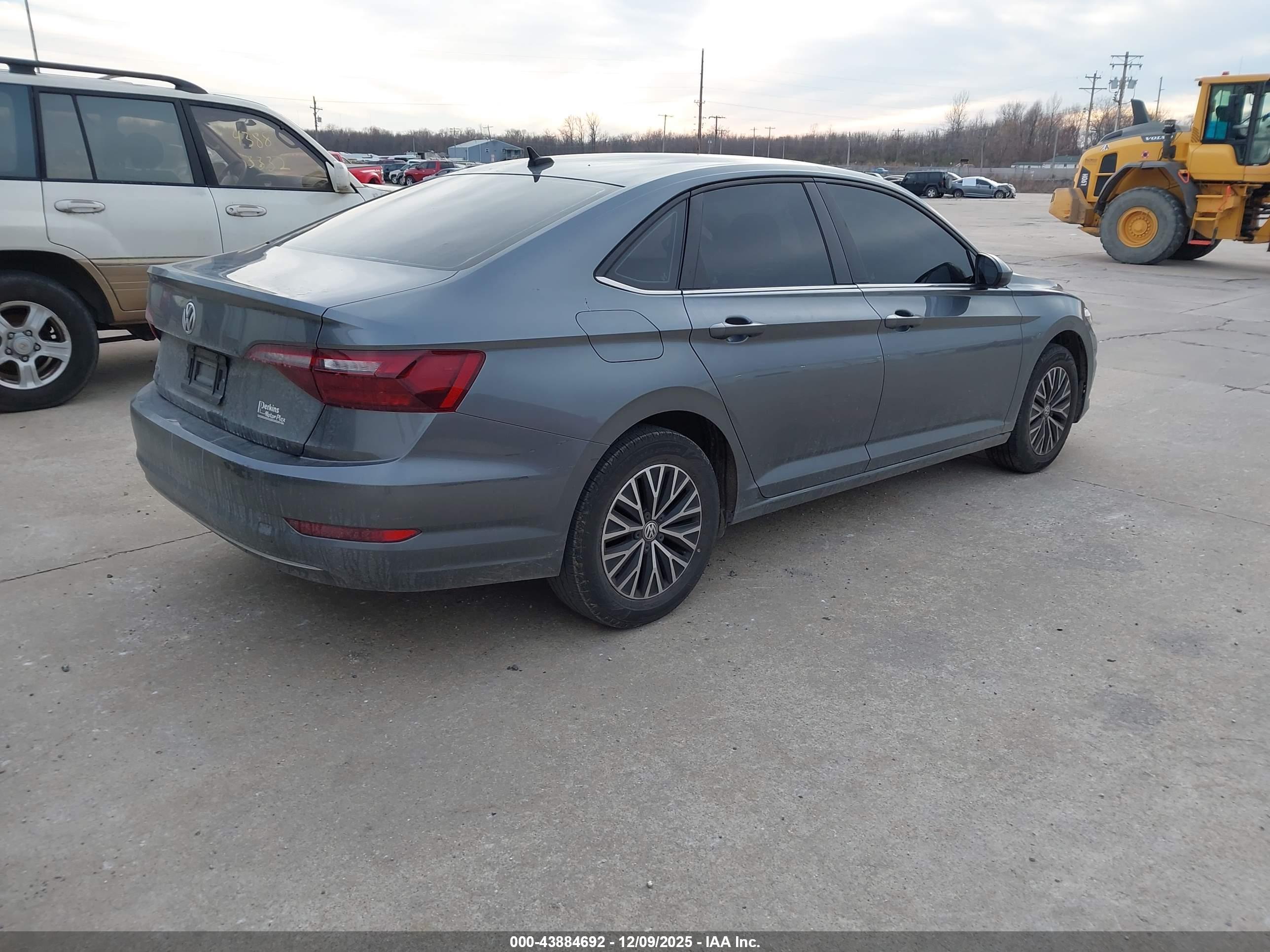 VOLKSWAGEN JETTA image 4