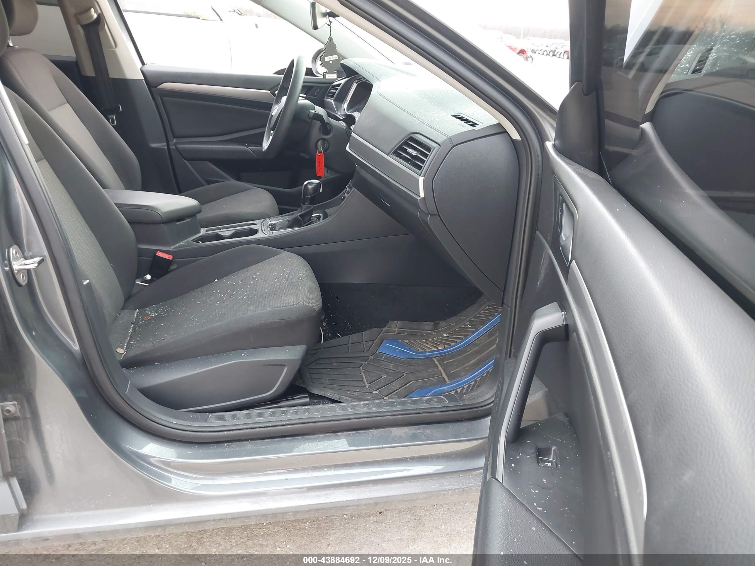 VOLKSWAGEN JETTA image 5