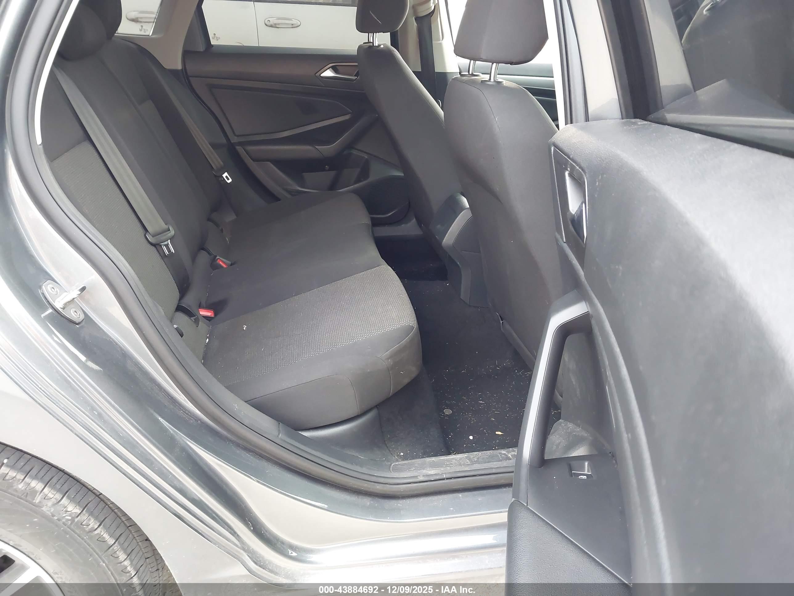 VOLKSWAGEN JETTA image 8