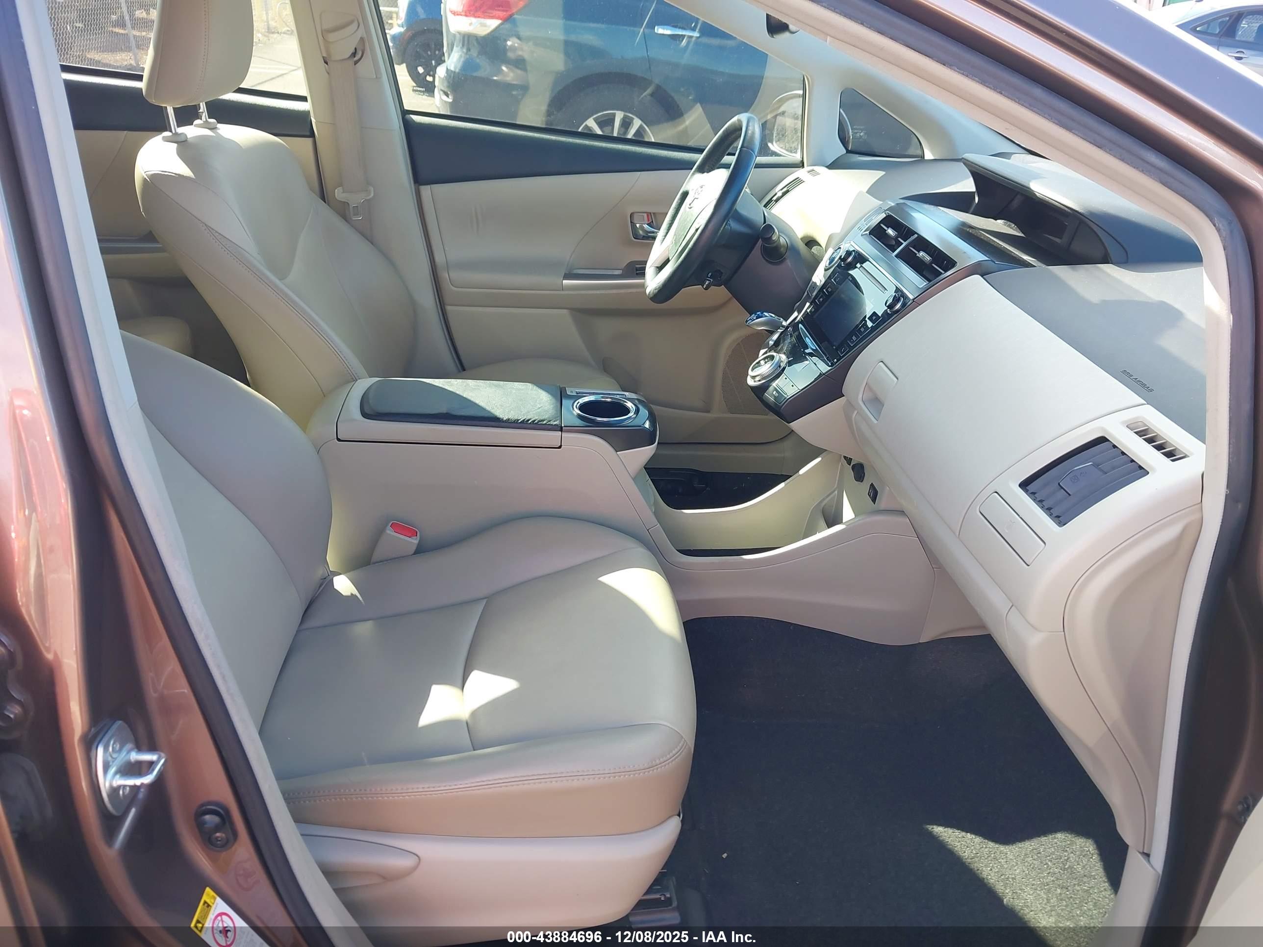 TOYOTA PRIUS image 5