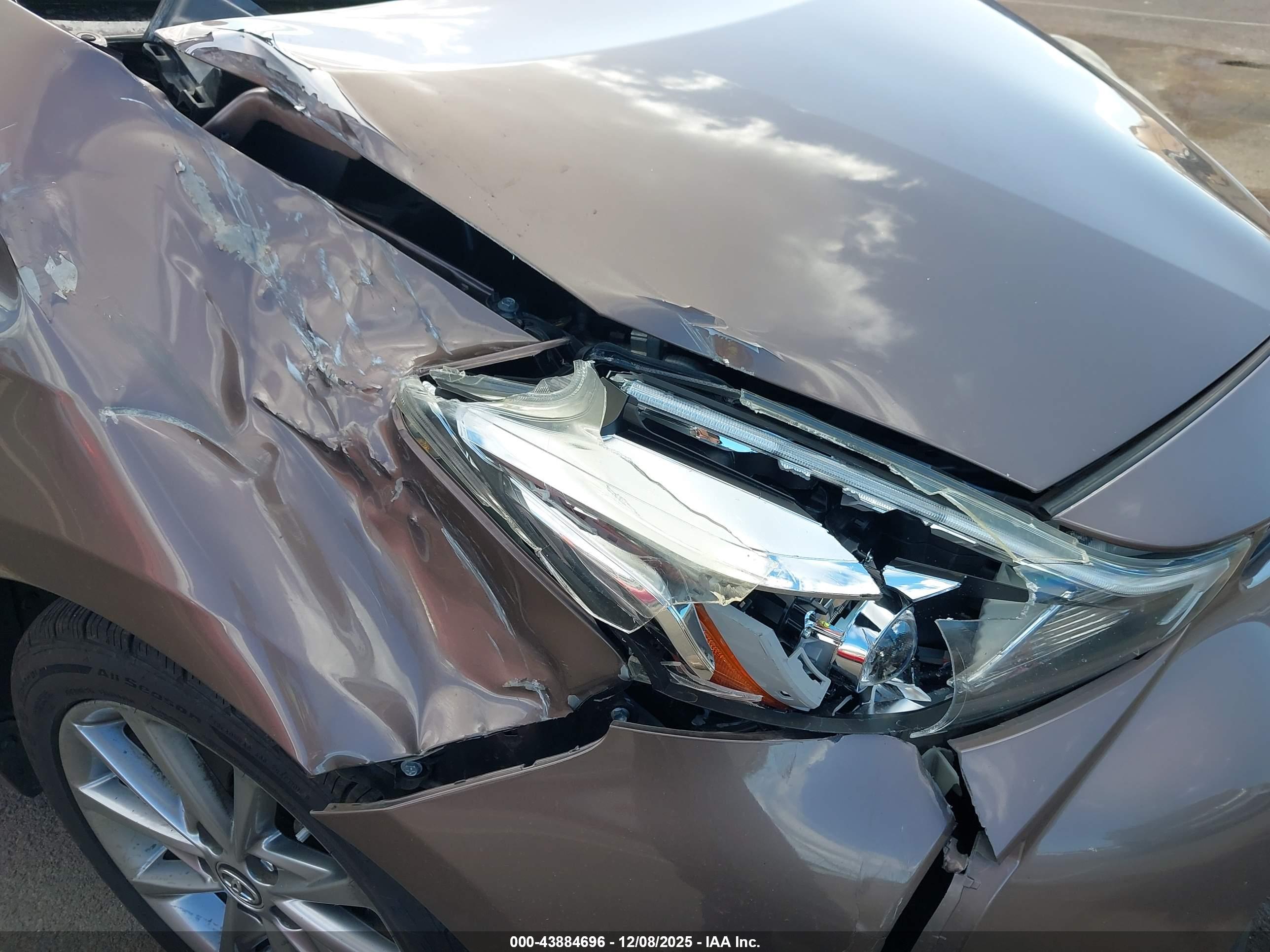 TOYOTA PRIUS image 6