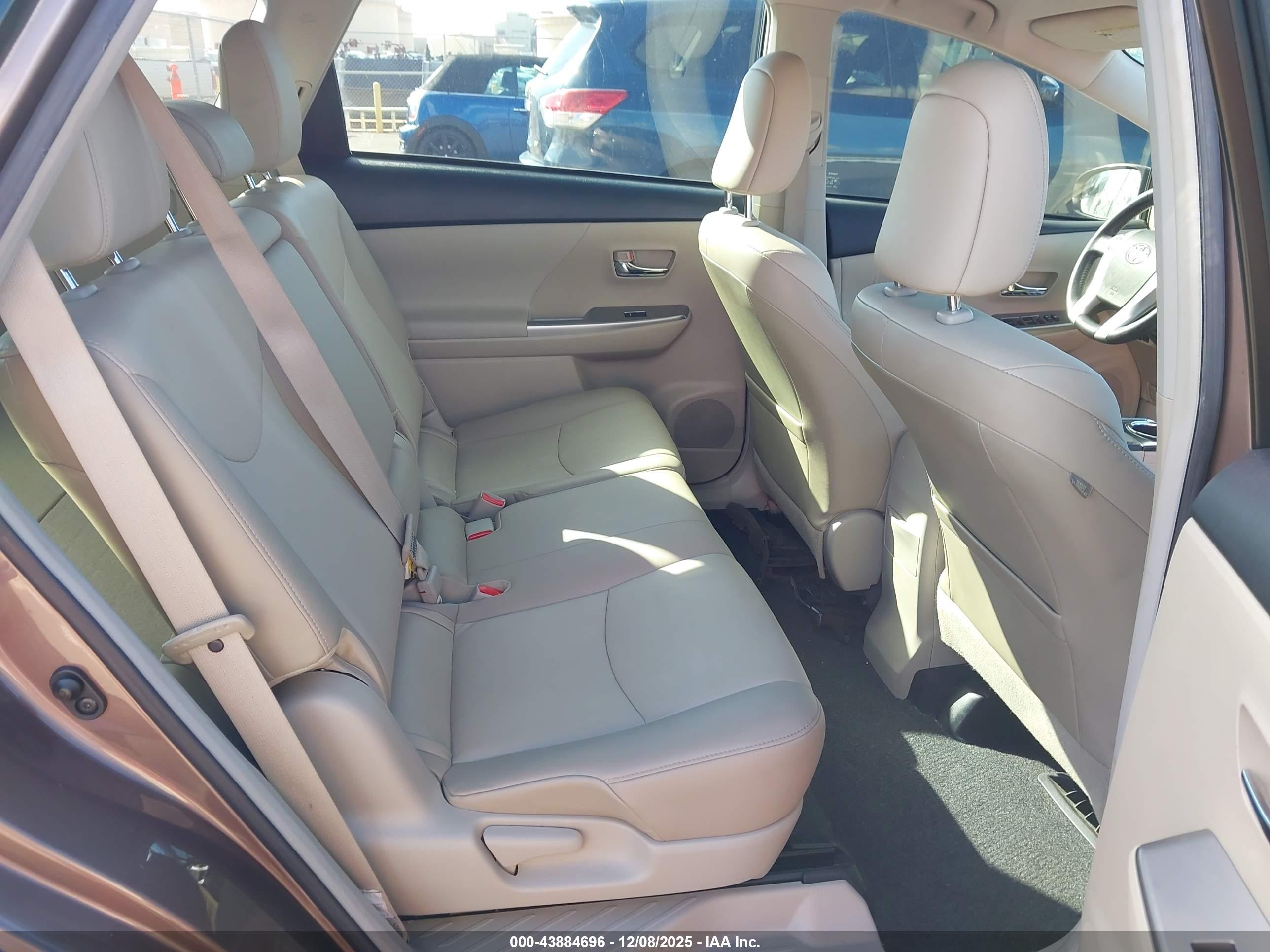 TOYOTA PRIUS image 8