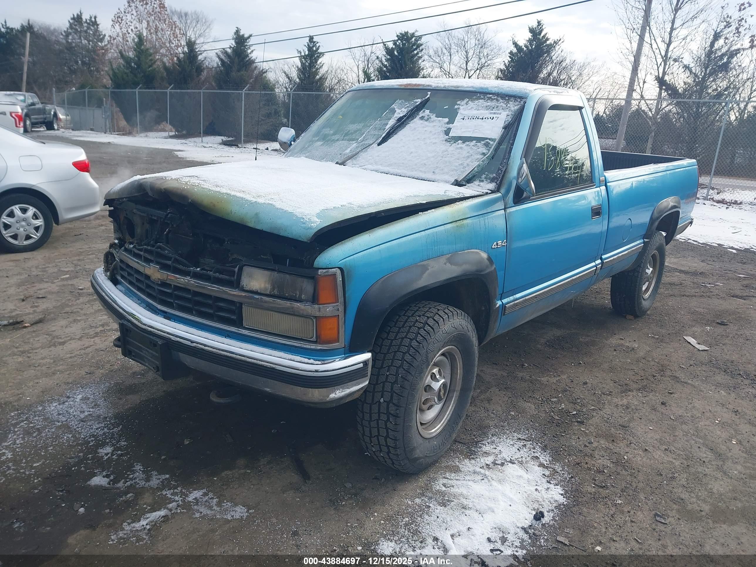 CHEVROLET GMT-400 image 2