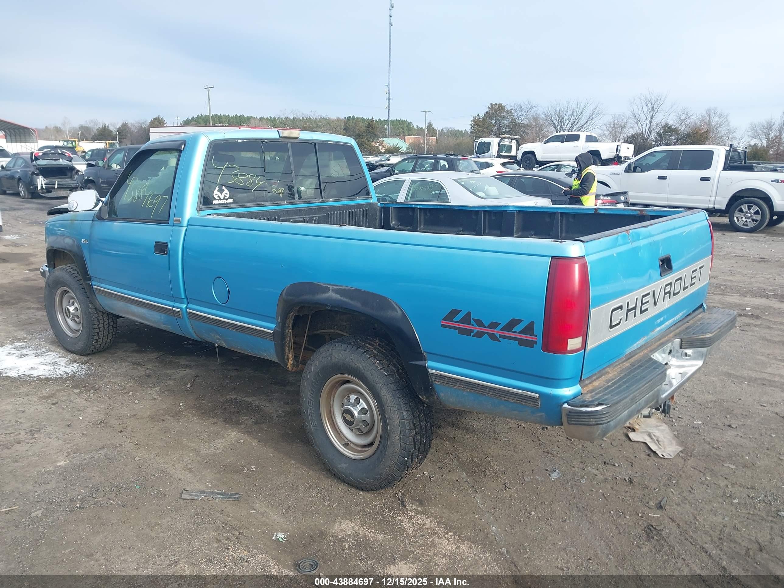CHEVROLET GMT-400 image 3