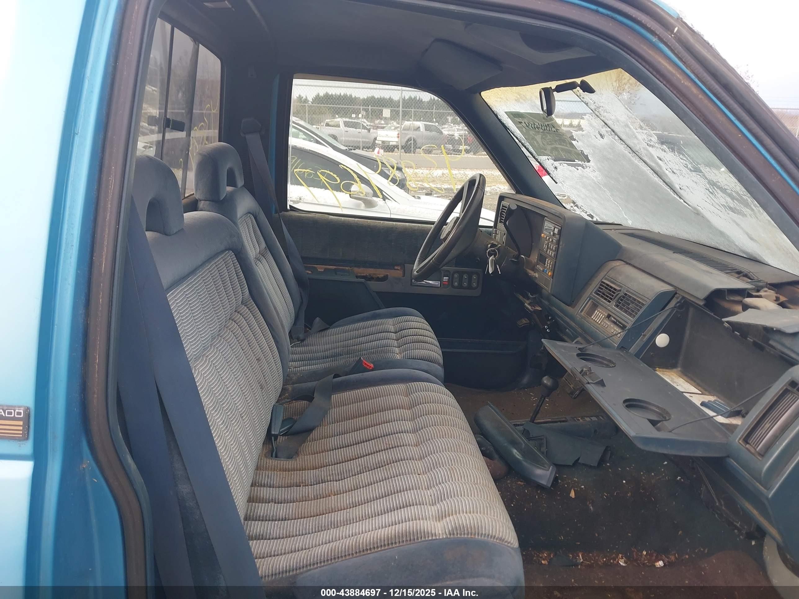 CHEVROLET GMT-400 image 5