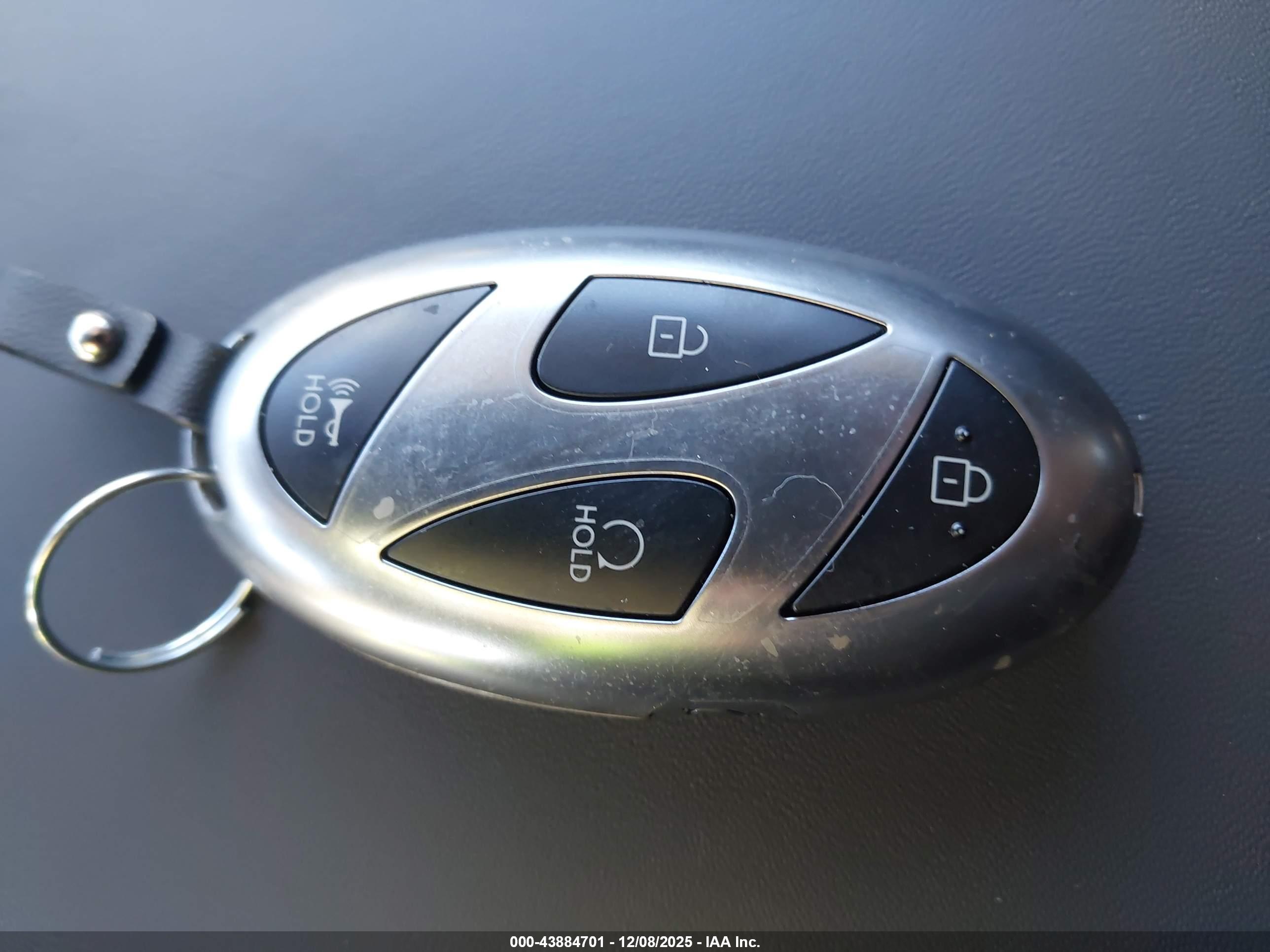HYUNDAI SANTA image 11