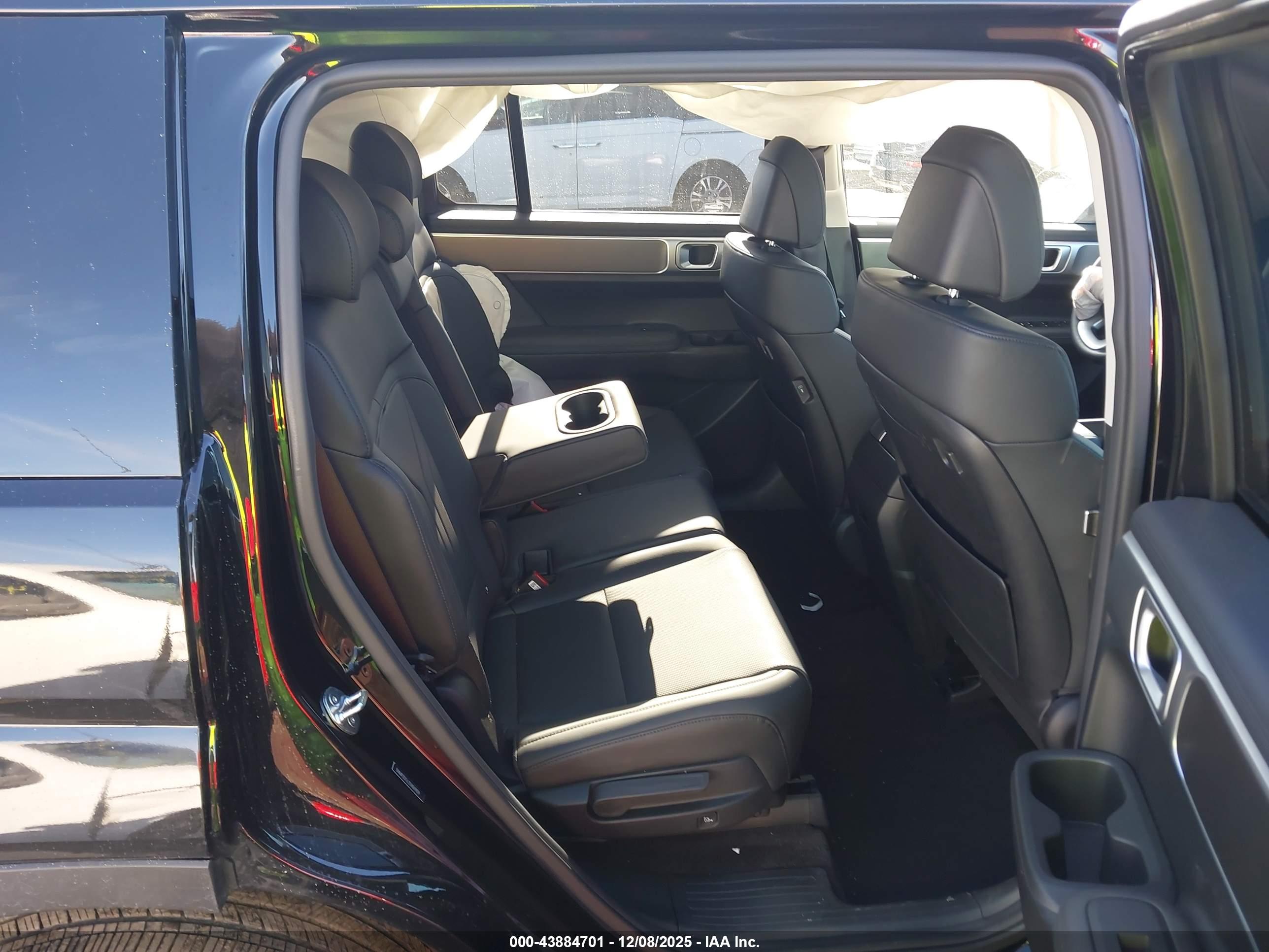 HYUNDAI SANTA image 8