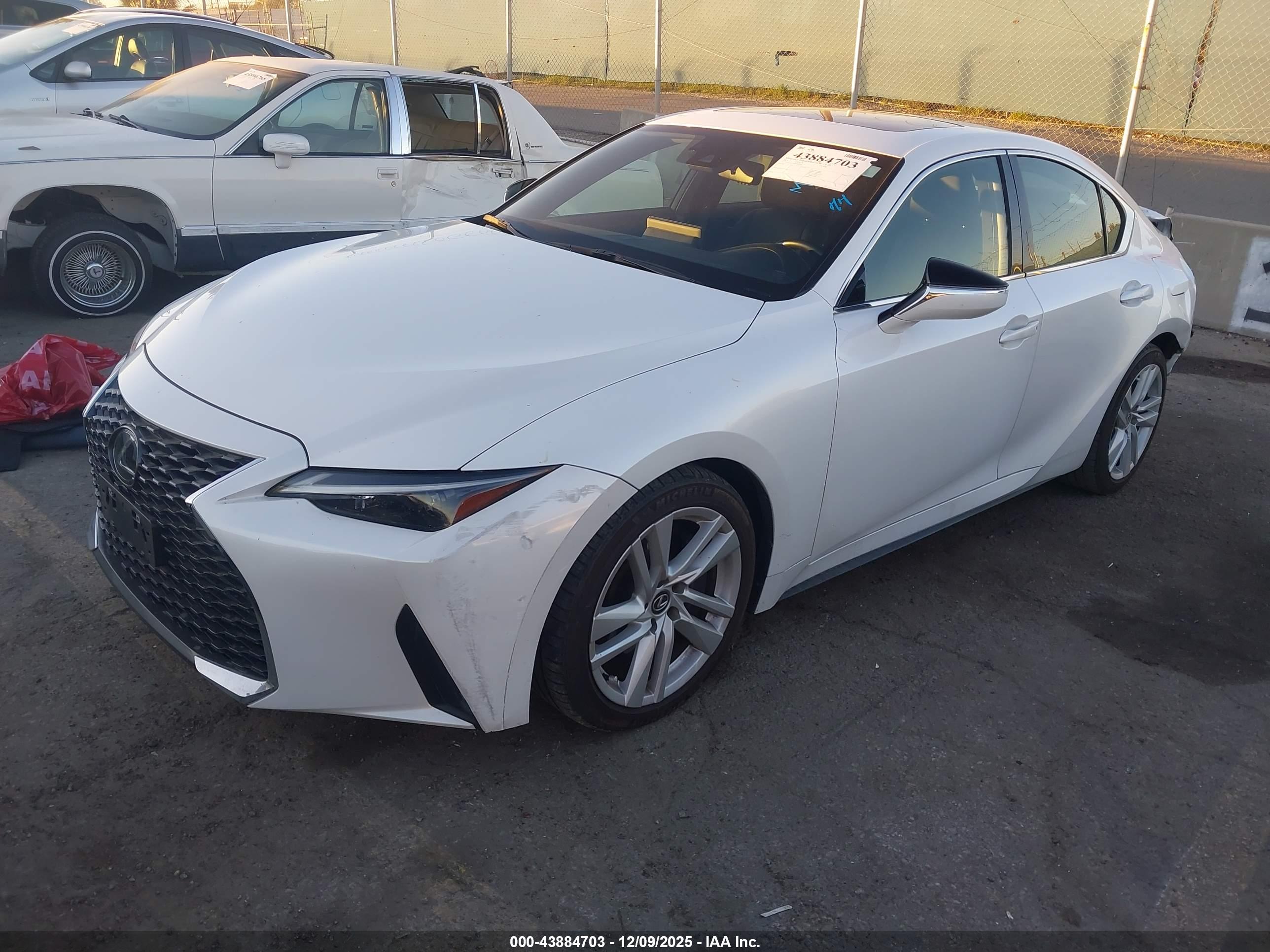 LEXUS IS image 2