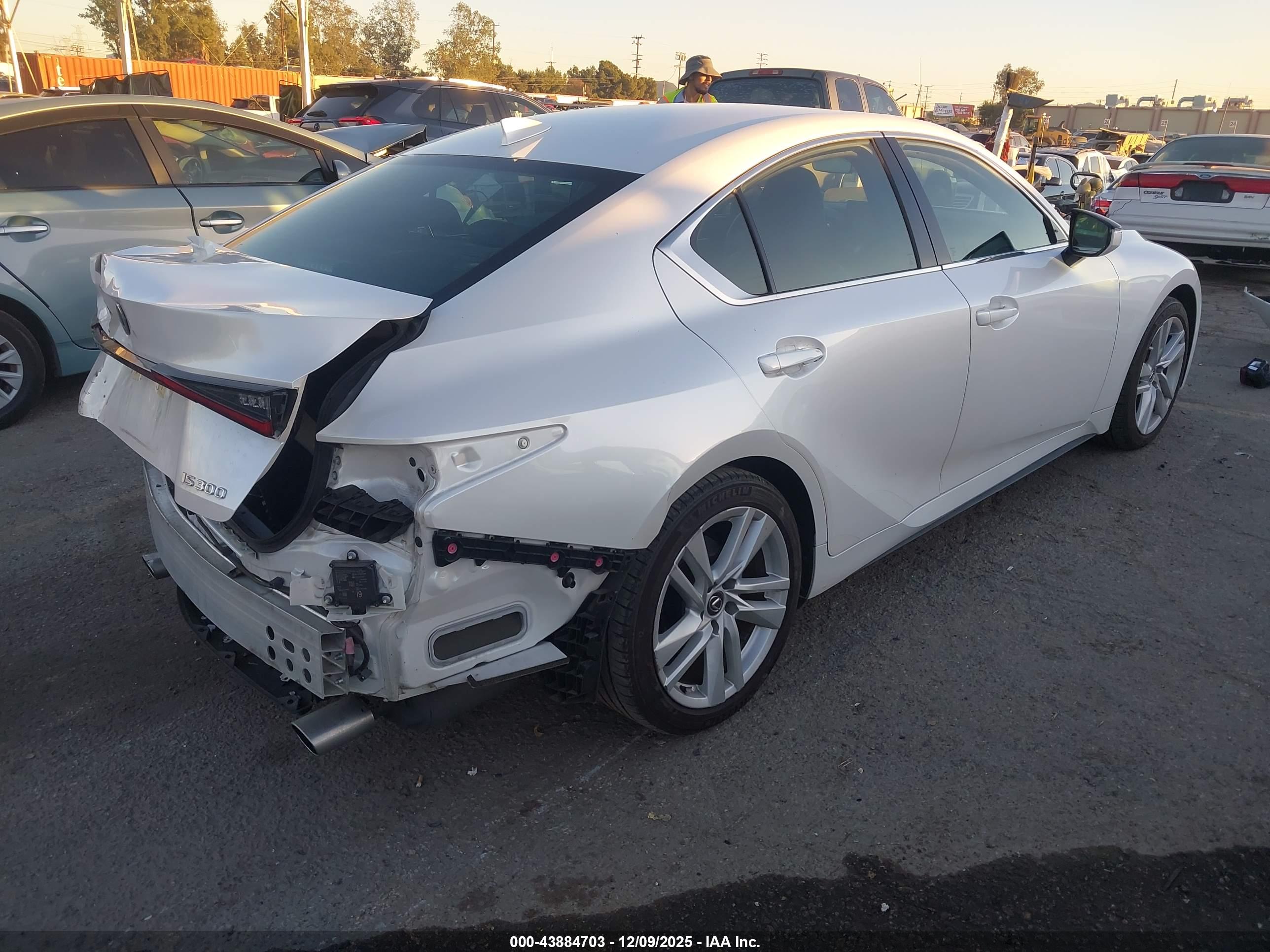 LEXUS IS image 4