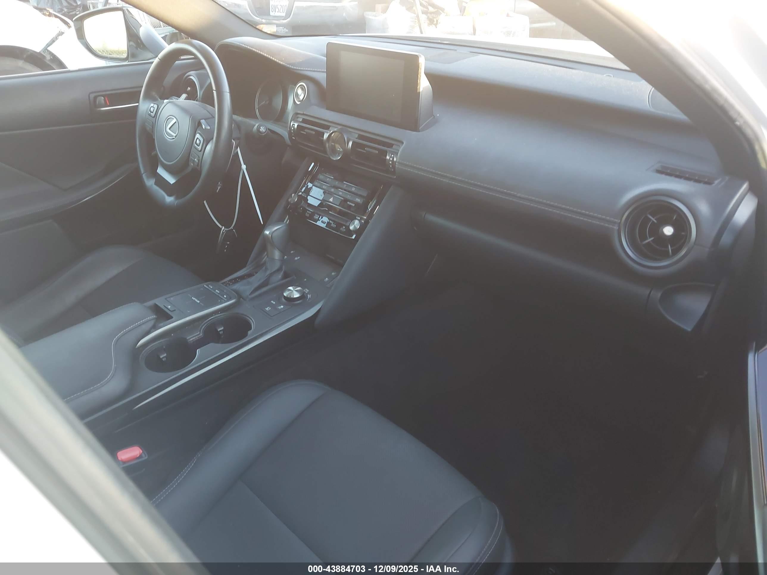 LEXUS IS image 5