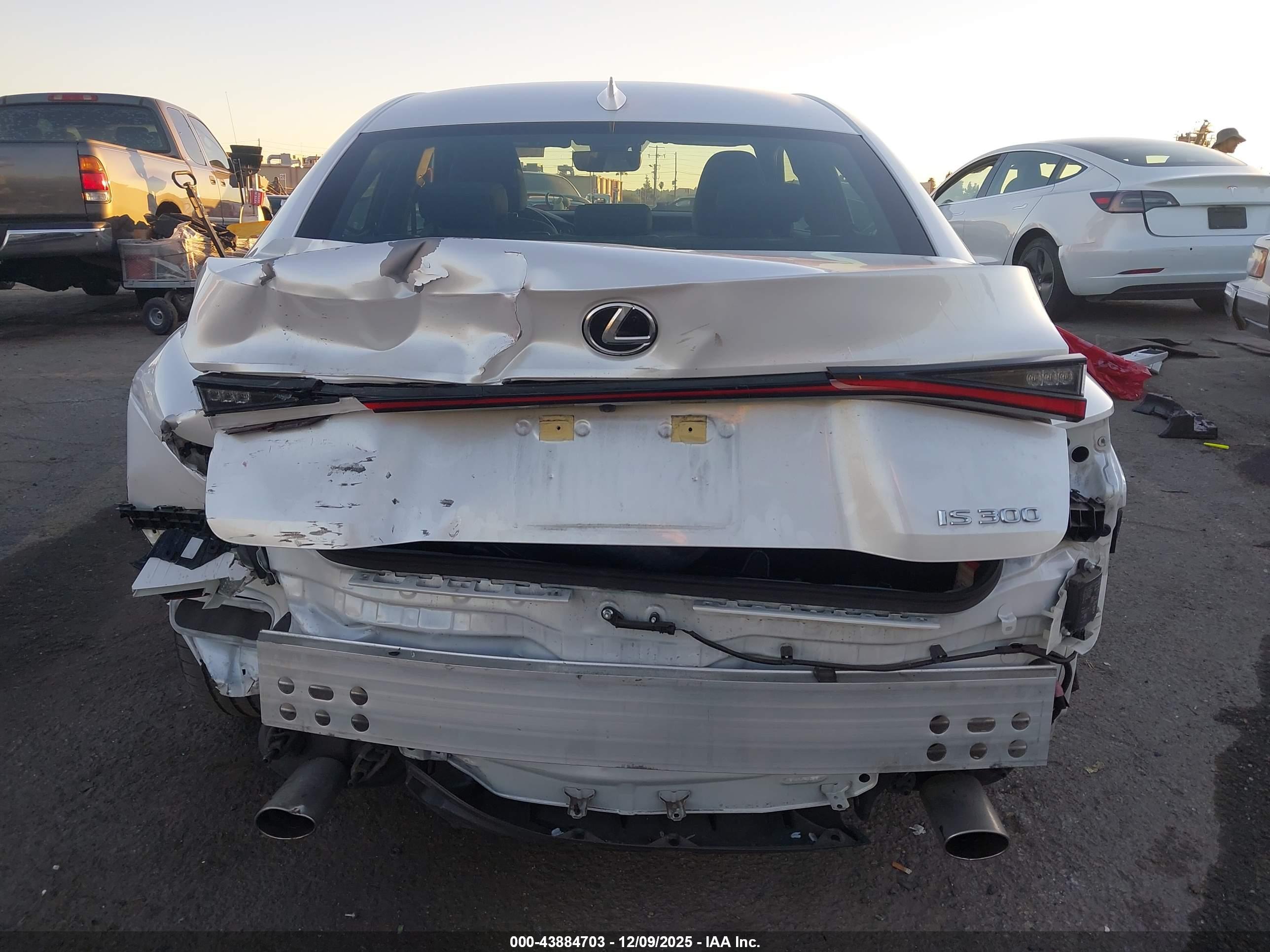 LEXUS IS image 6