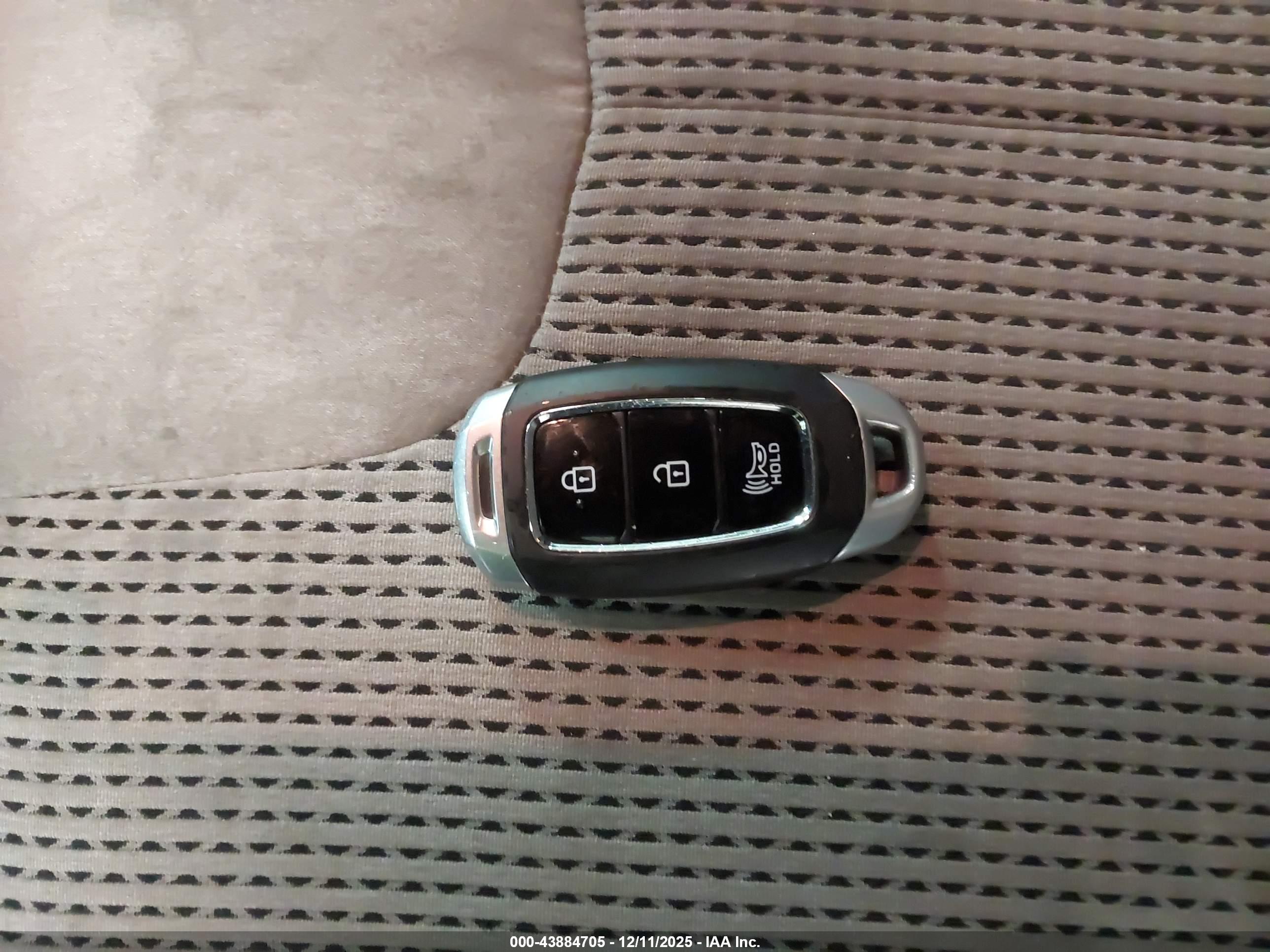 HYUNDAI SANTA image 11