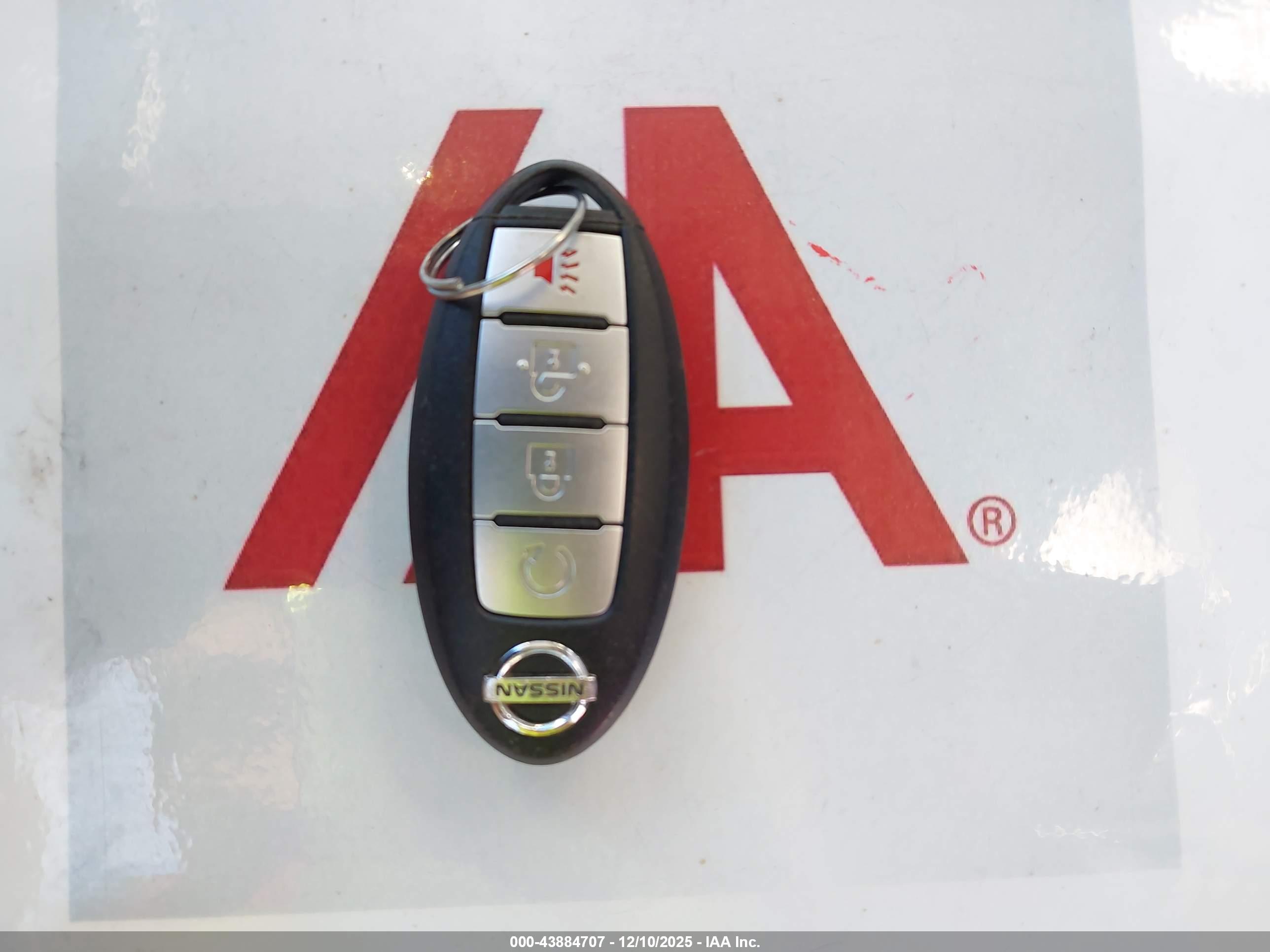 NISSAN ROGUE image 11