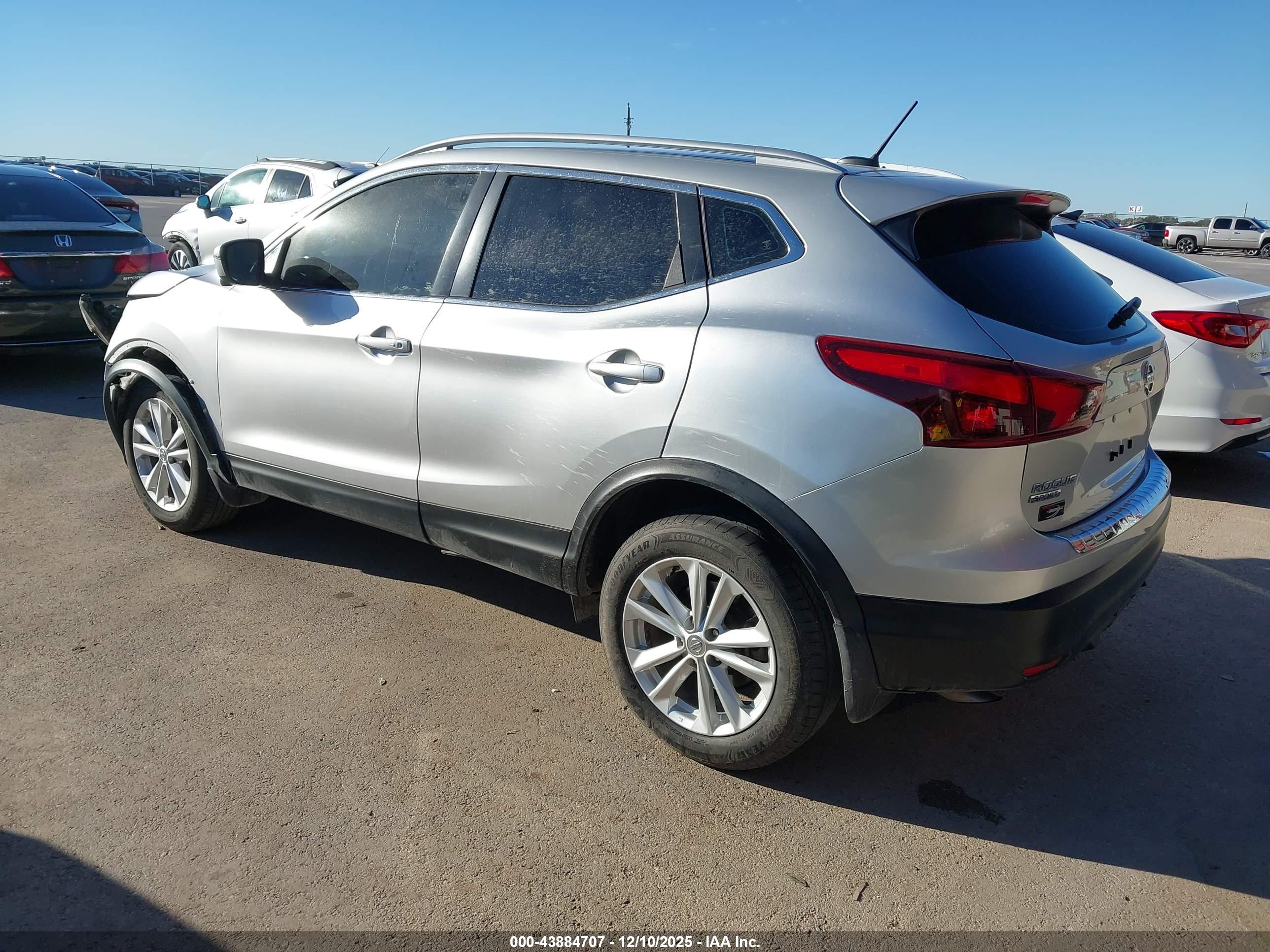 NISSAN ROGUE image 3