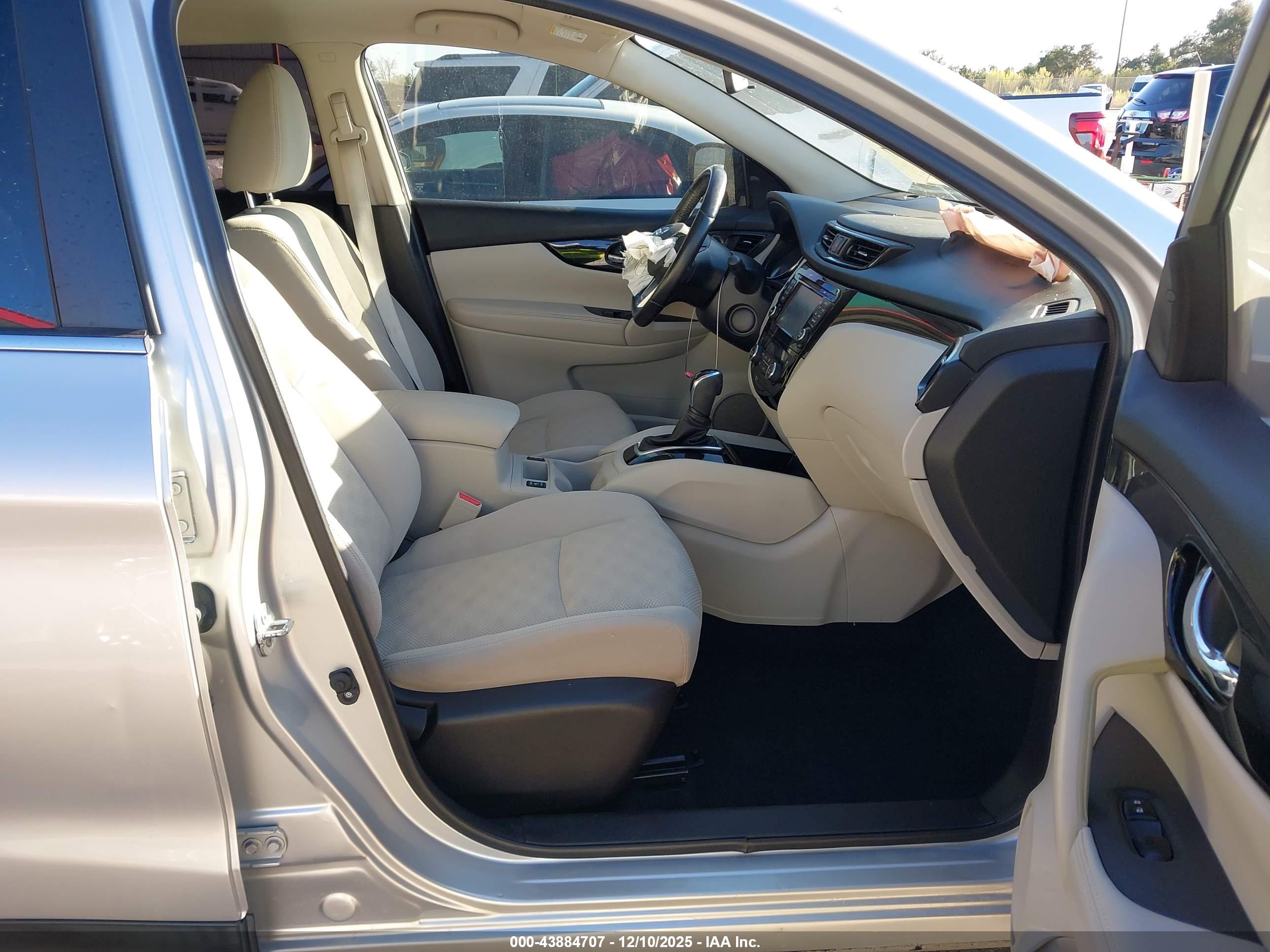 NISSAN ROGUE image 5