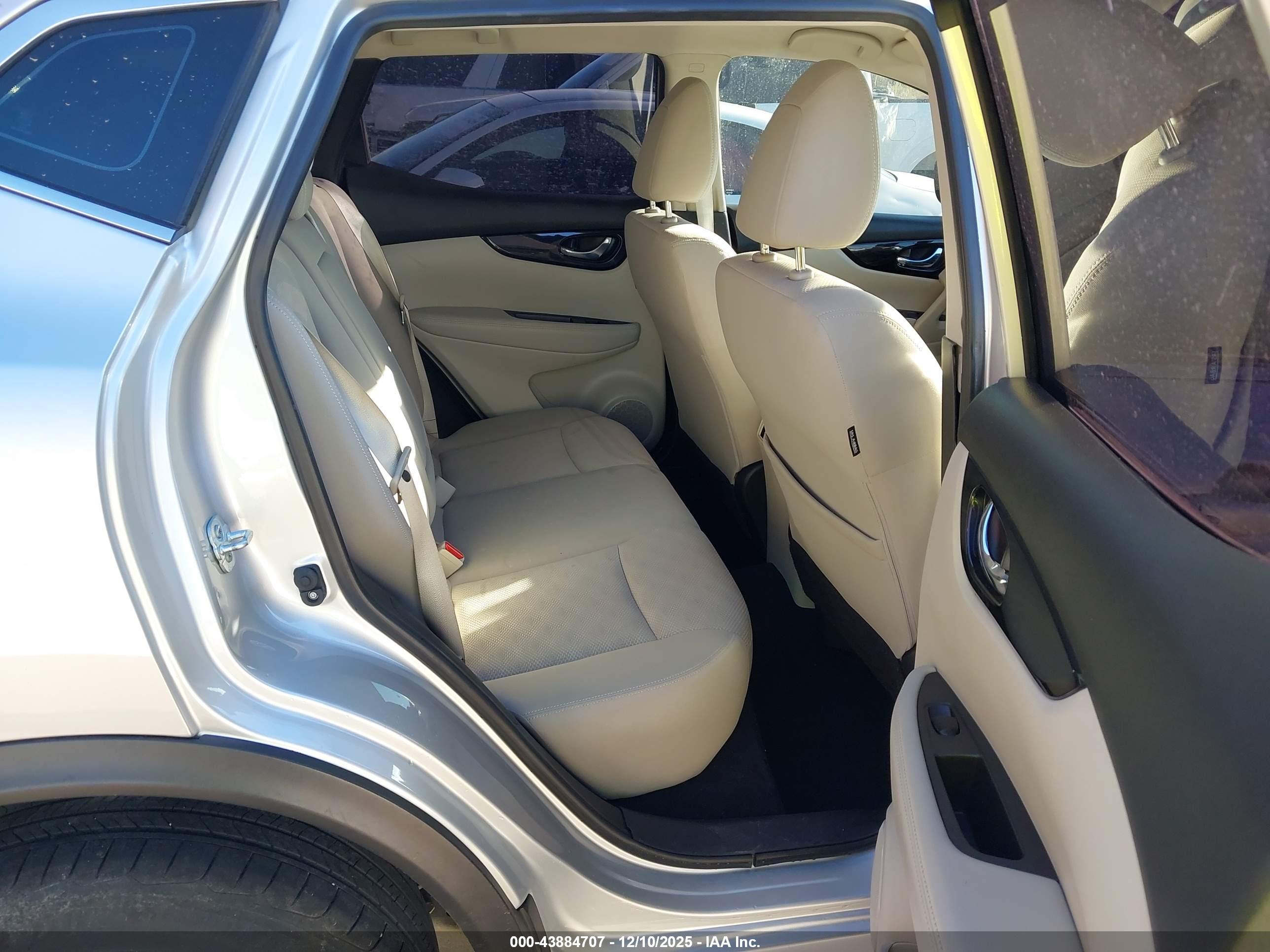 NISSAN ROGUE image 8