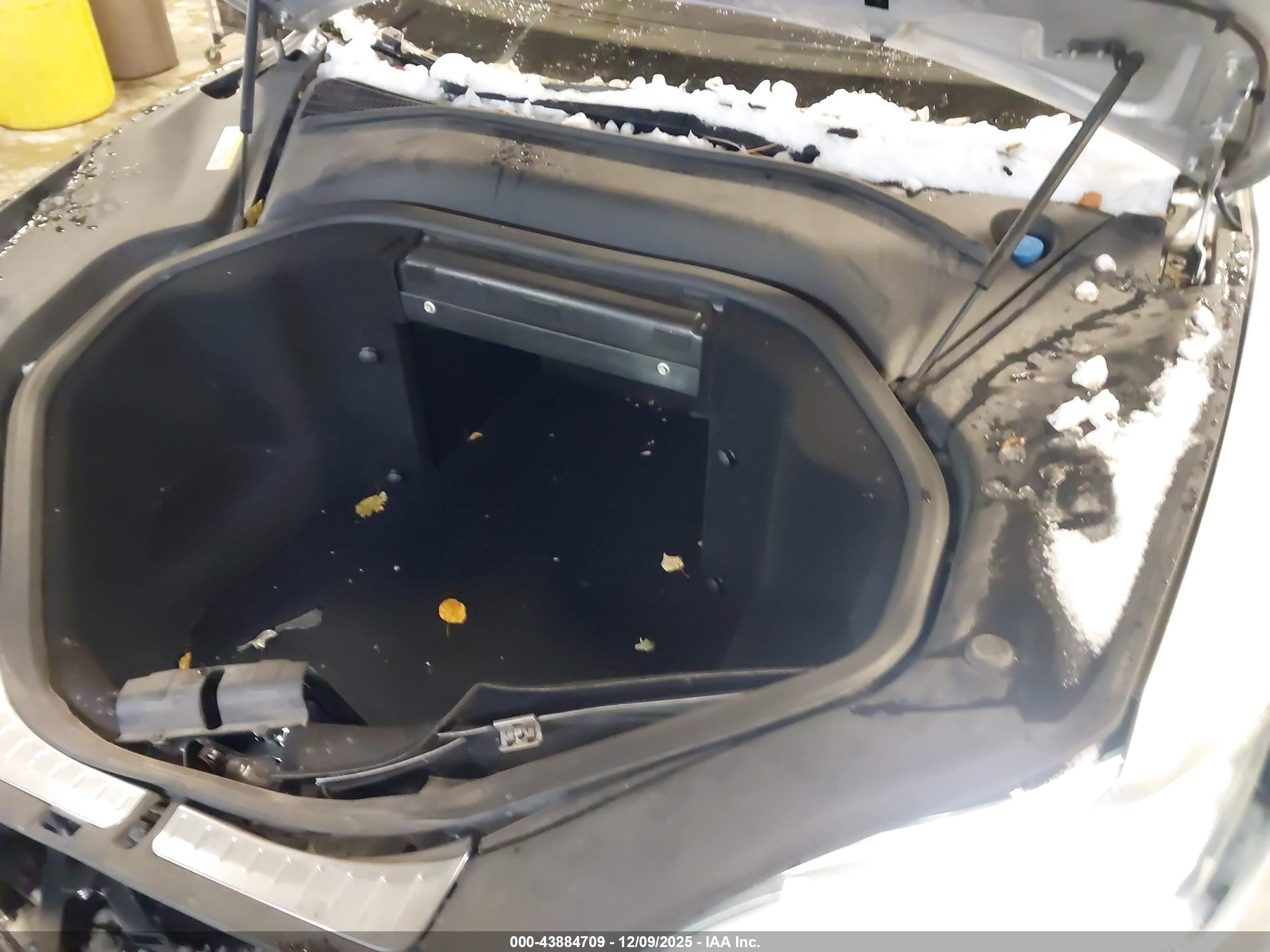 TESLA MODEL image 10