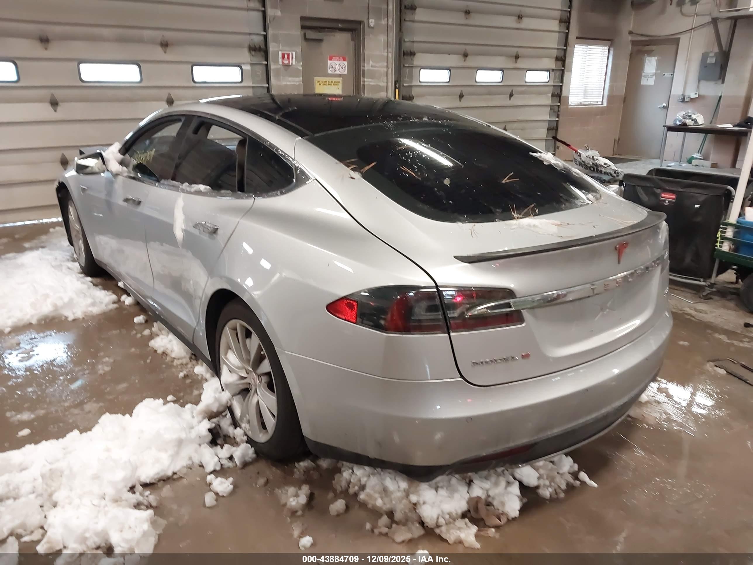 TESLA MODEL image 3