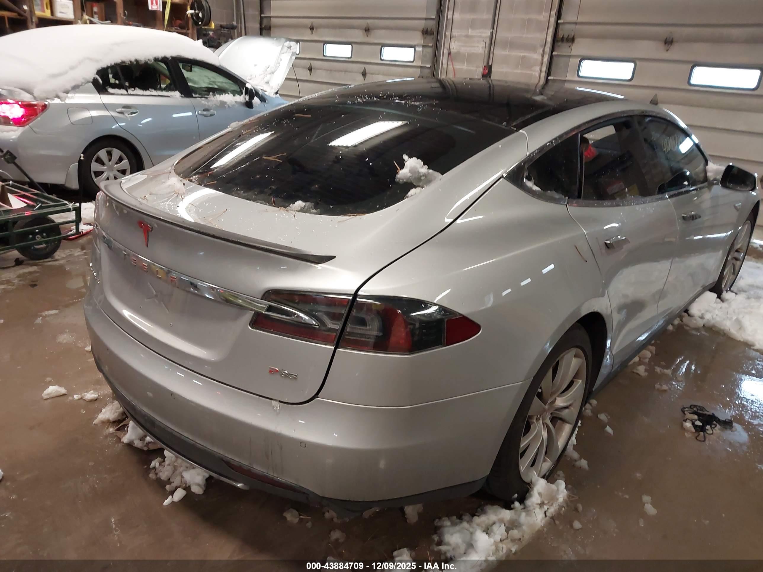 TESLA MODEL image 4