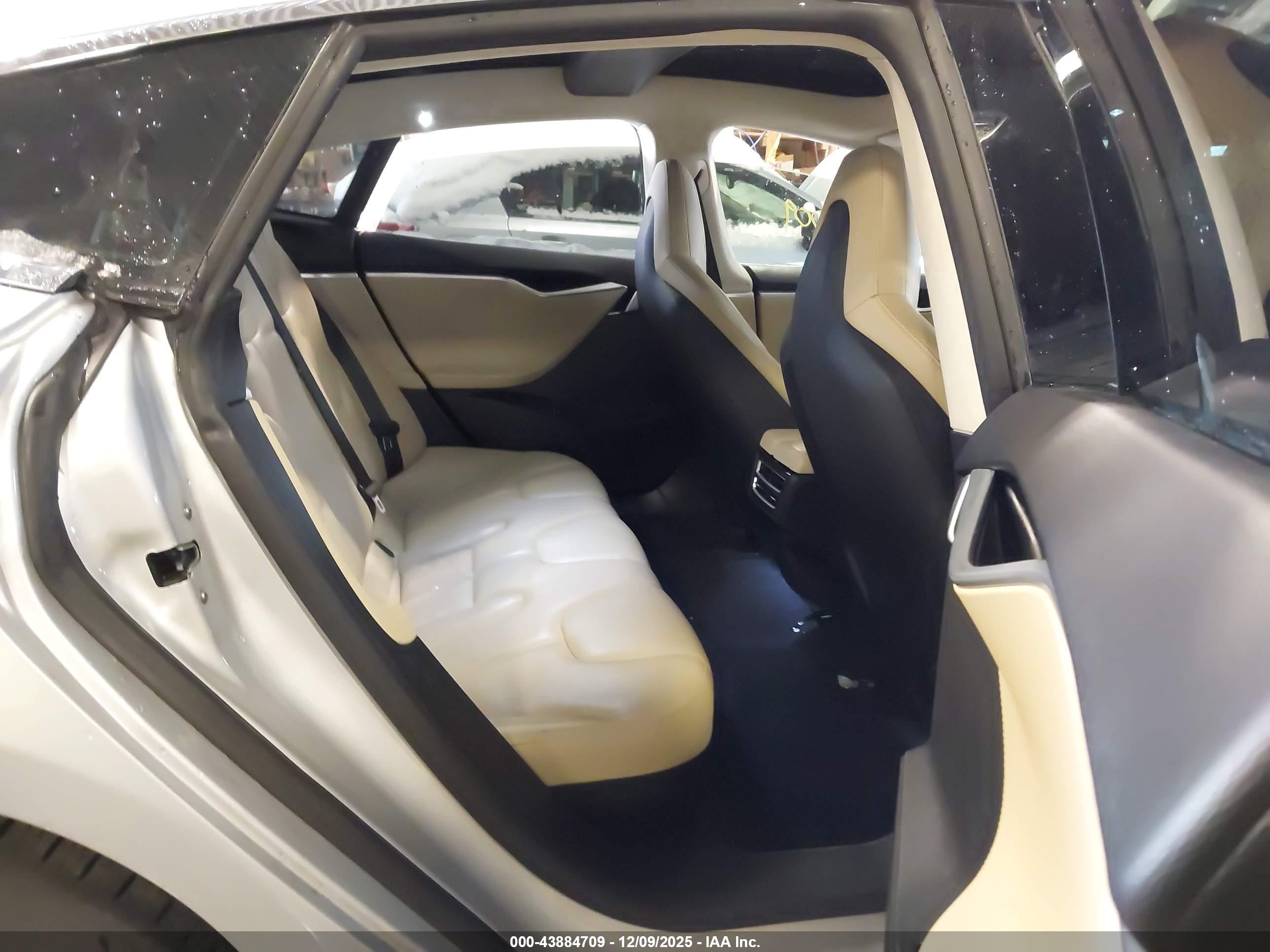 TESLA MODEL image 8