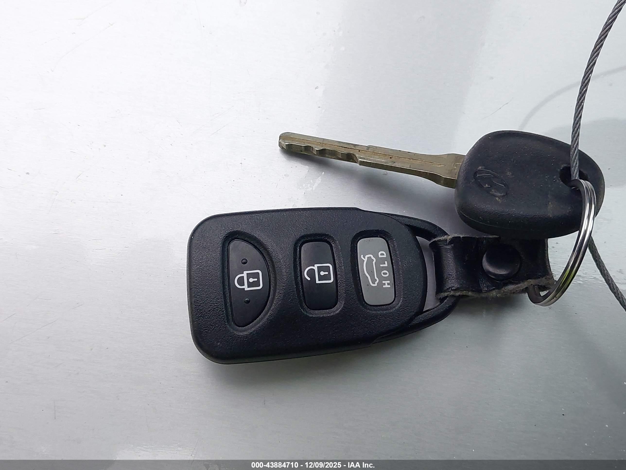 HYUNDAI ELANTRA image 11