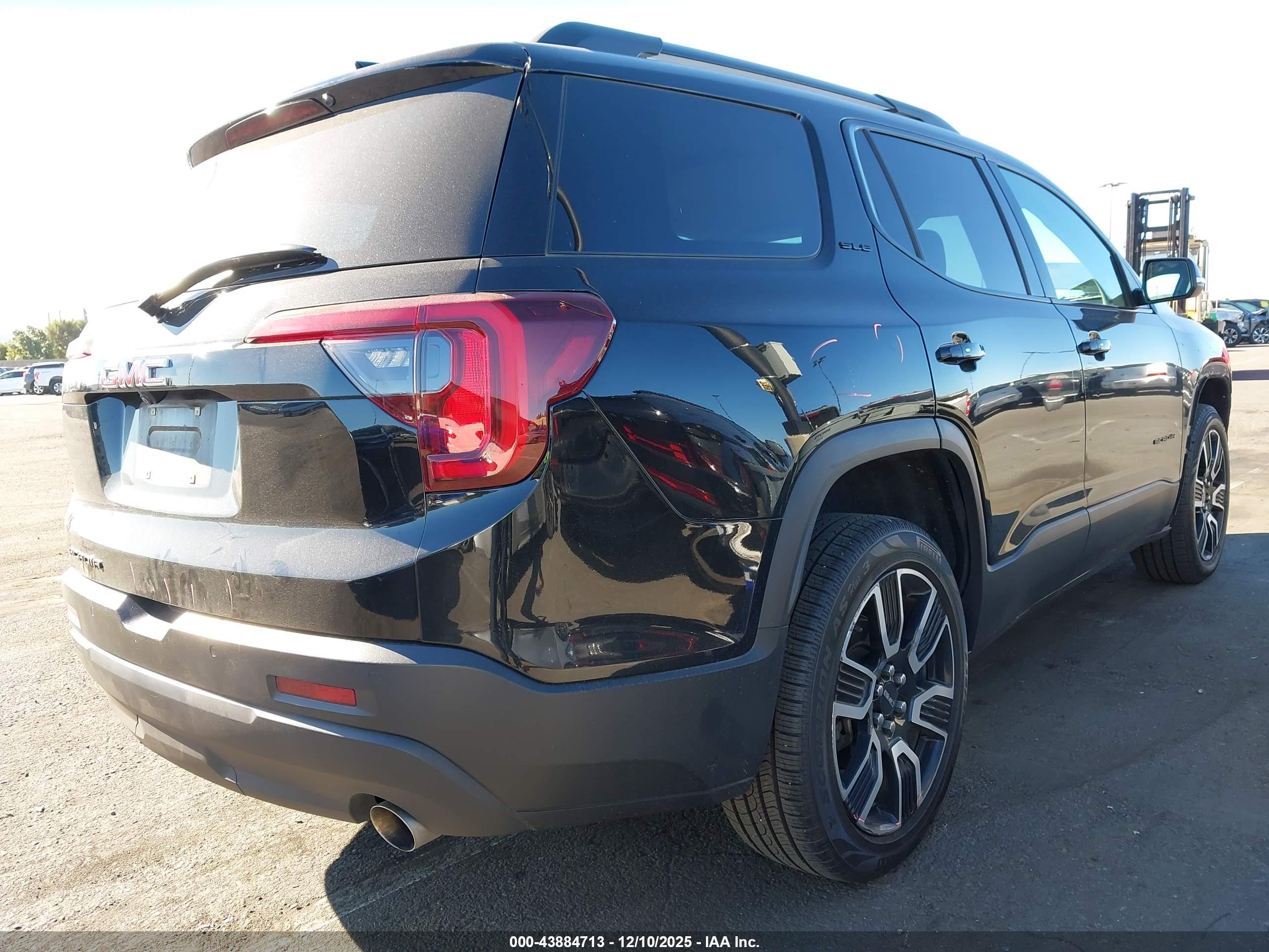 GMC ACADIA image 4