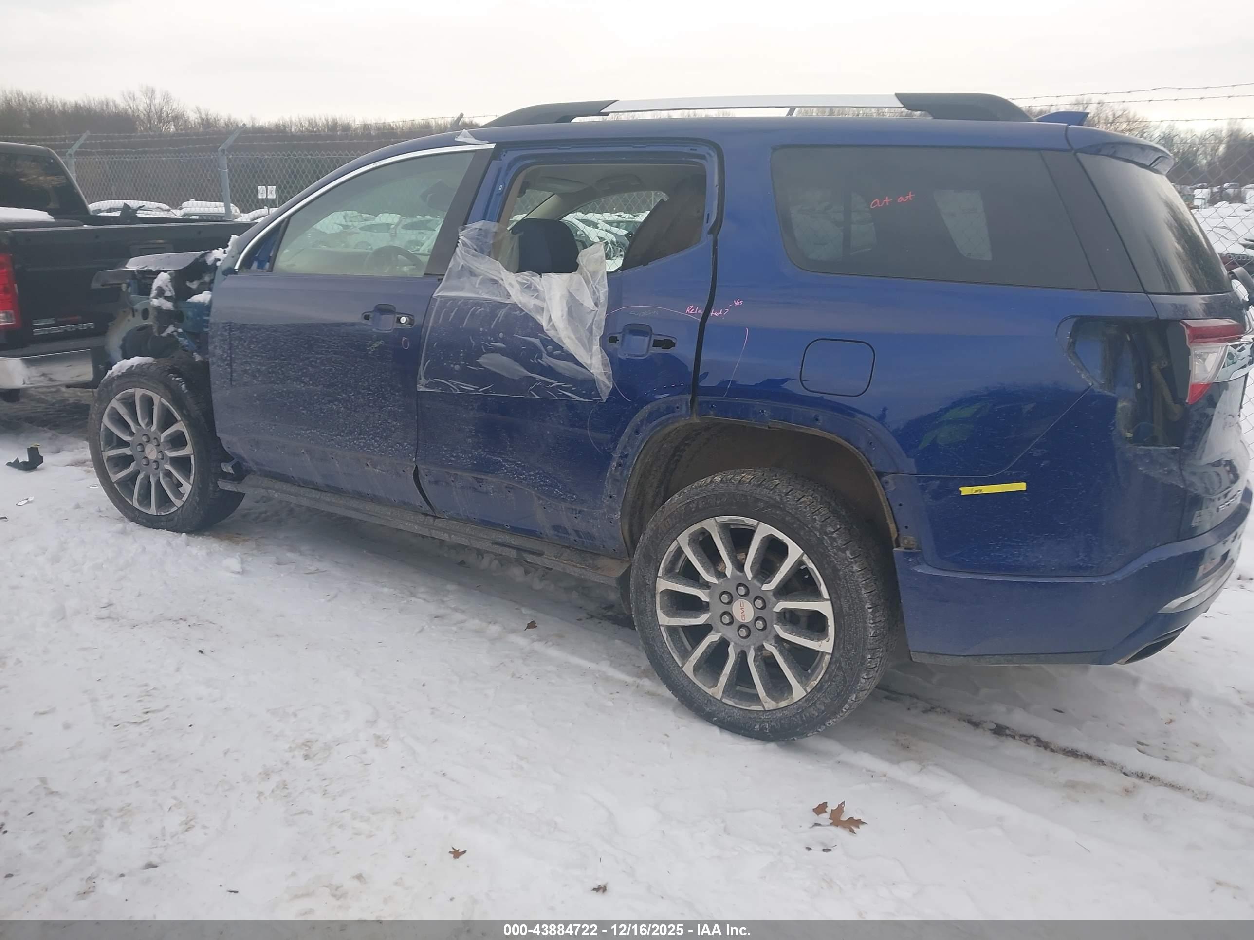 GMC ACADIA image 3