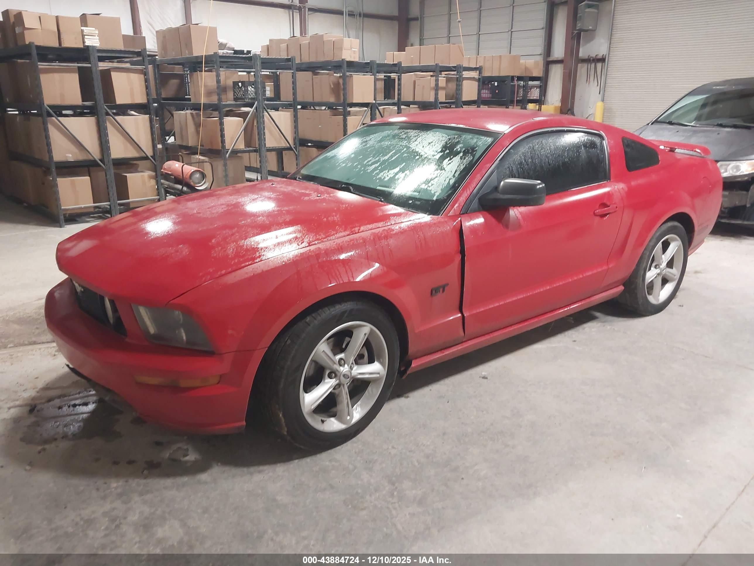 FORD MUSTANG image 2