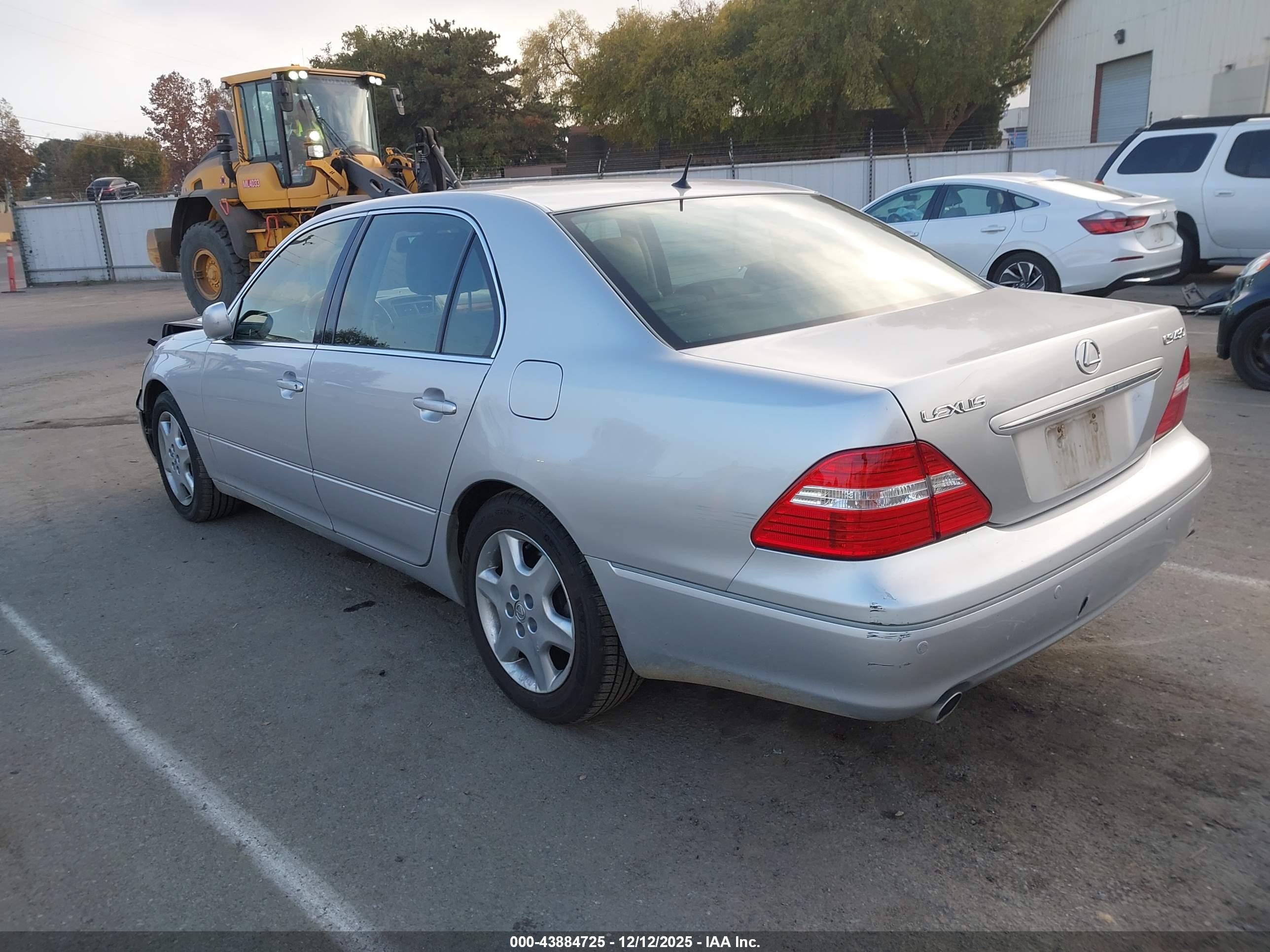 LEXUS LS image 3