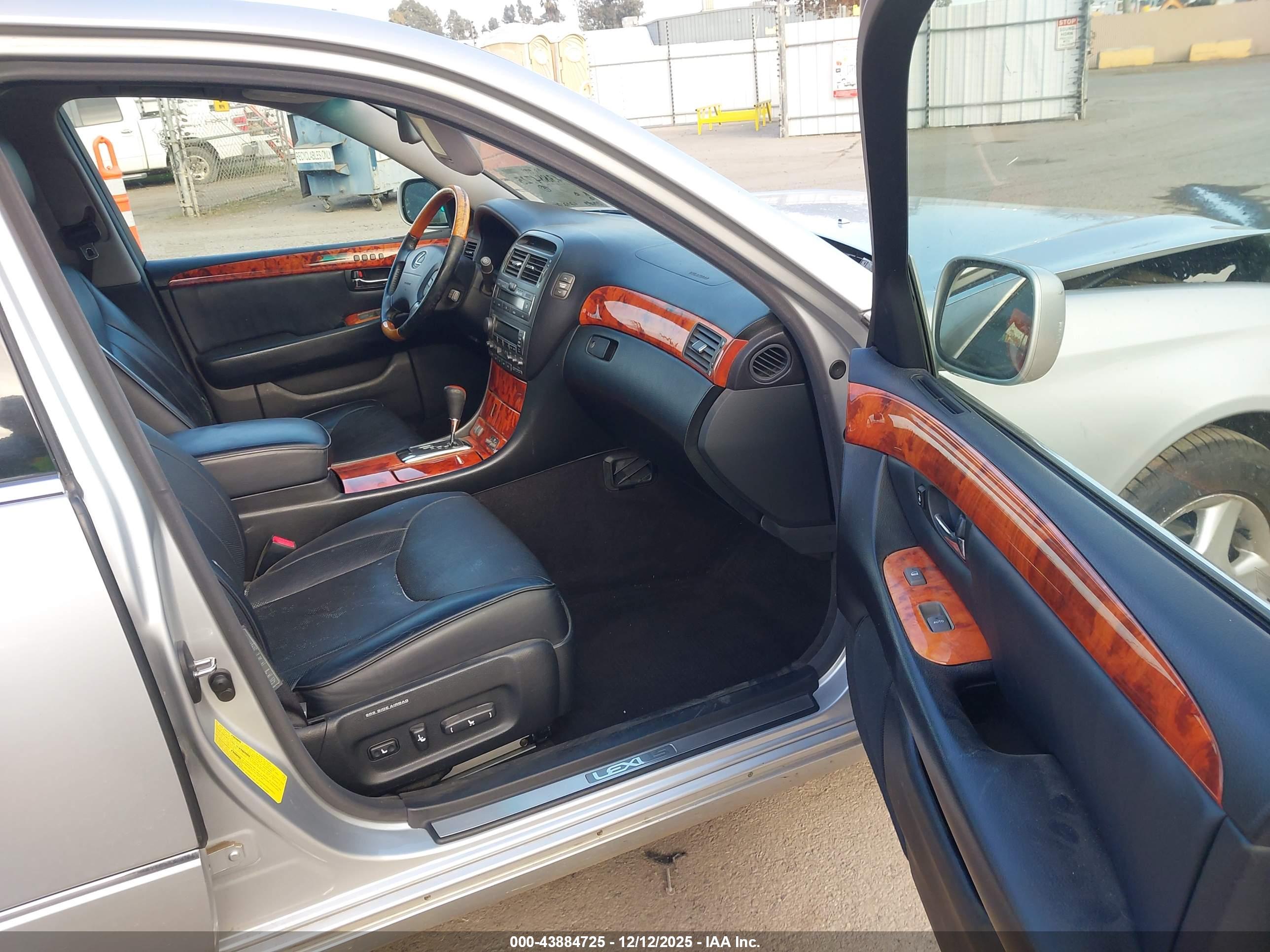 LEXUS LS image 5