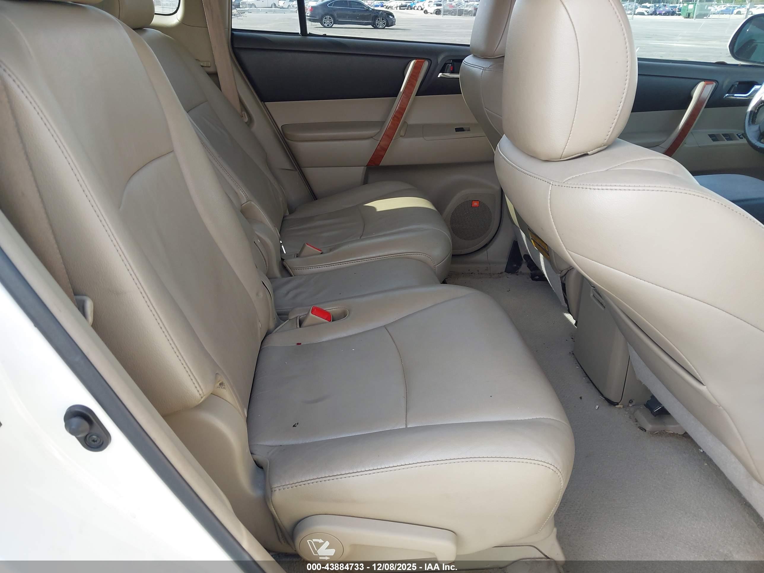TOYOTA HIGHLANDER image 8