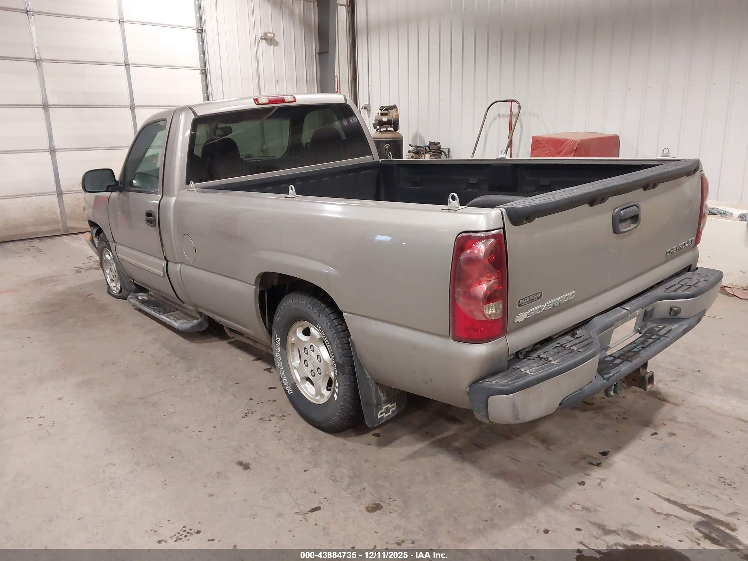 CHEVROLET SILVERADO image 3