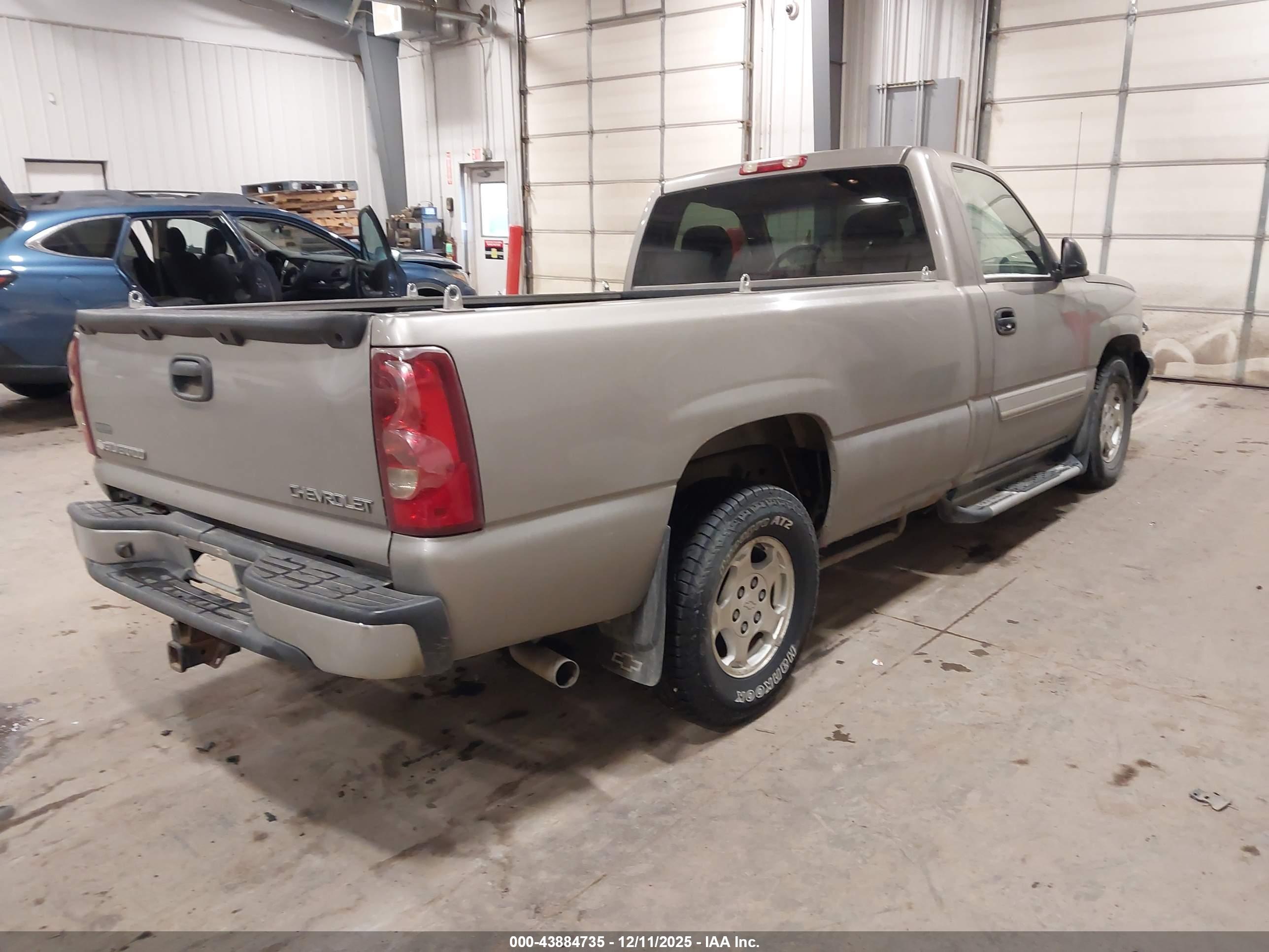 CHEVROLET SILVERADO image 4