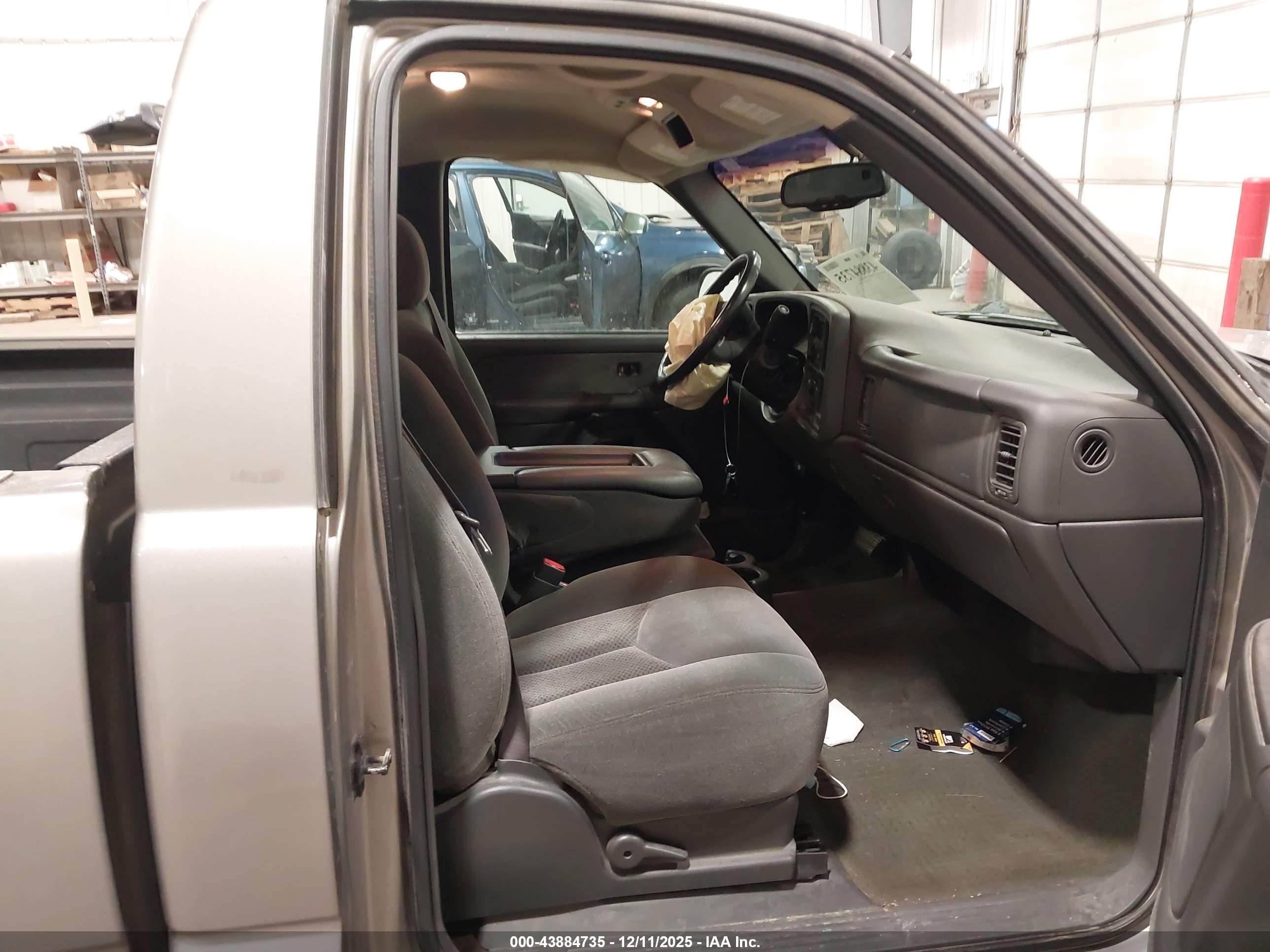 CHEVROLET SILVERADO image 5