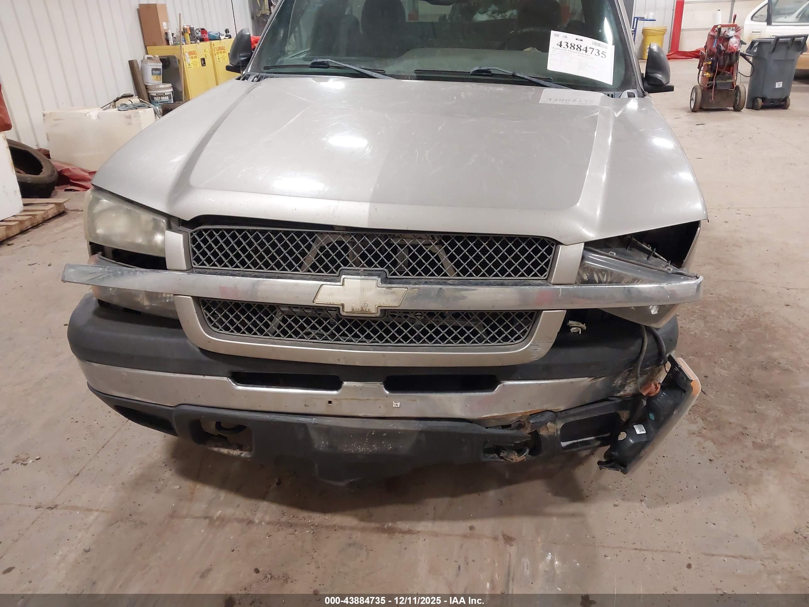 CHEVROLET SILVERADO image 6