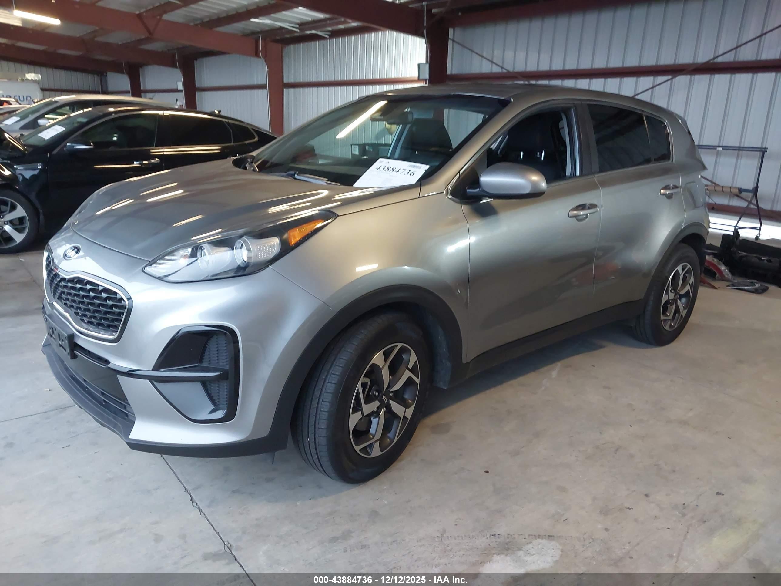 KIA SPORTAGE image 2