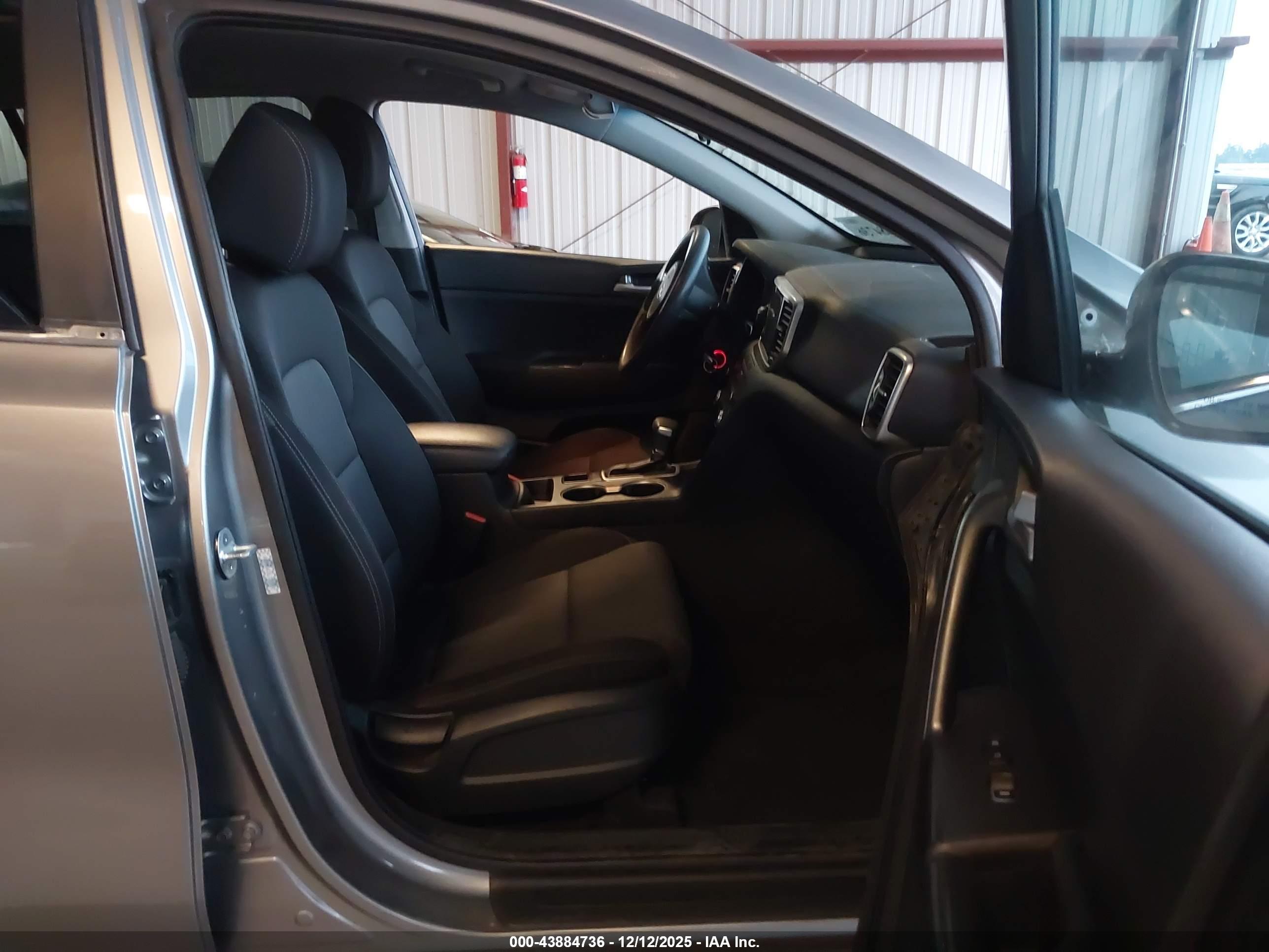 KIA SPORTAGE image 5
