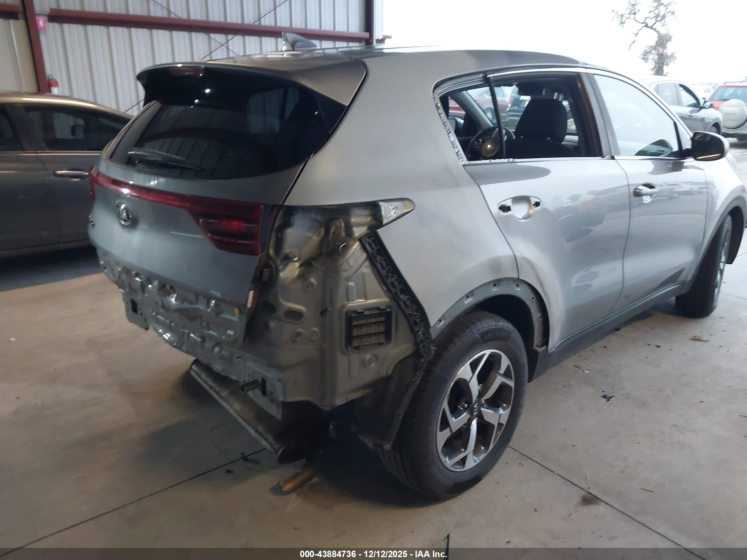 KIA SPORTAGE image 6