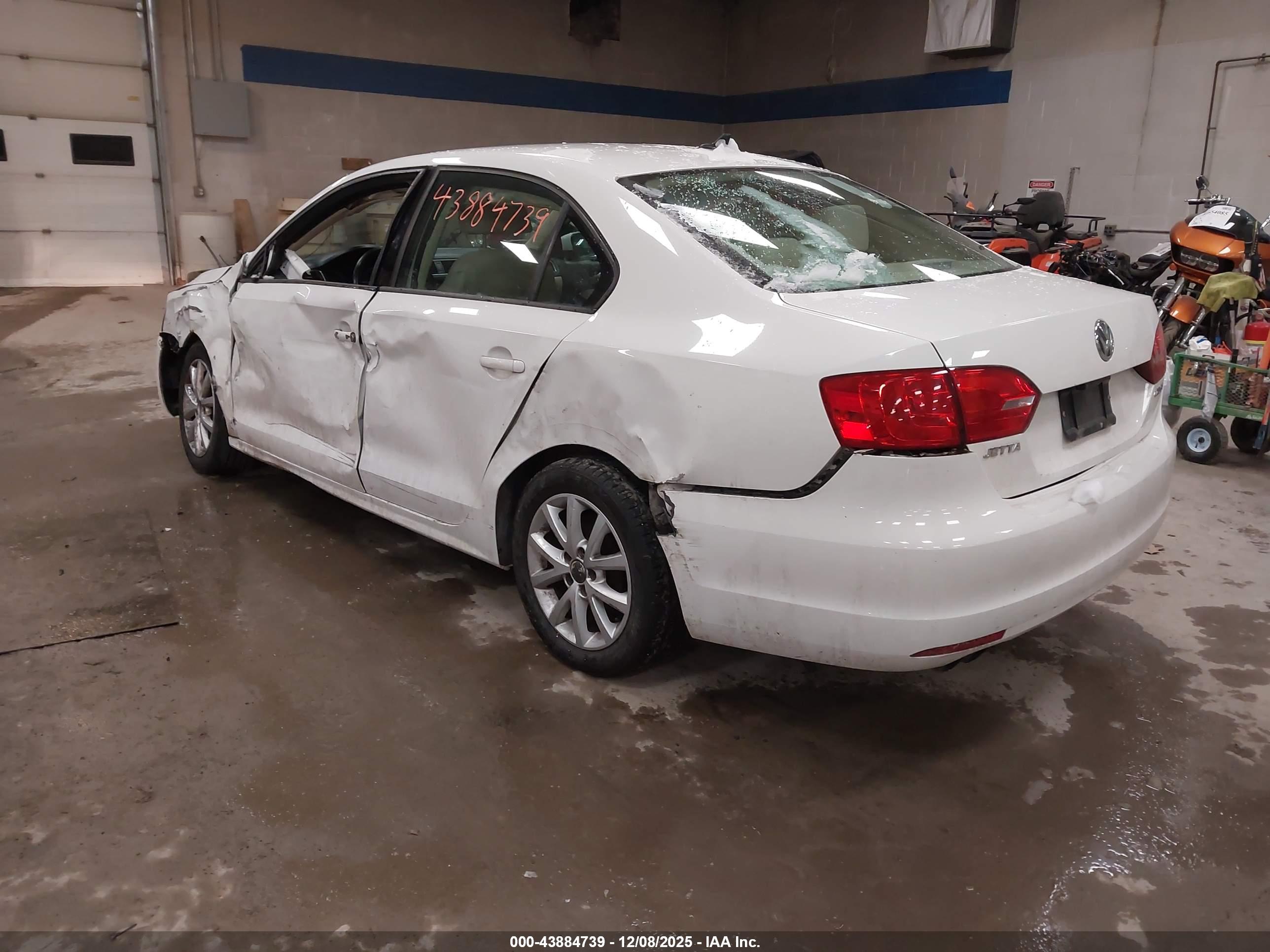 VOLKSWAGEN JETTA image 3