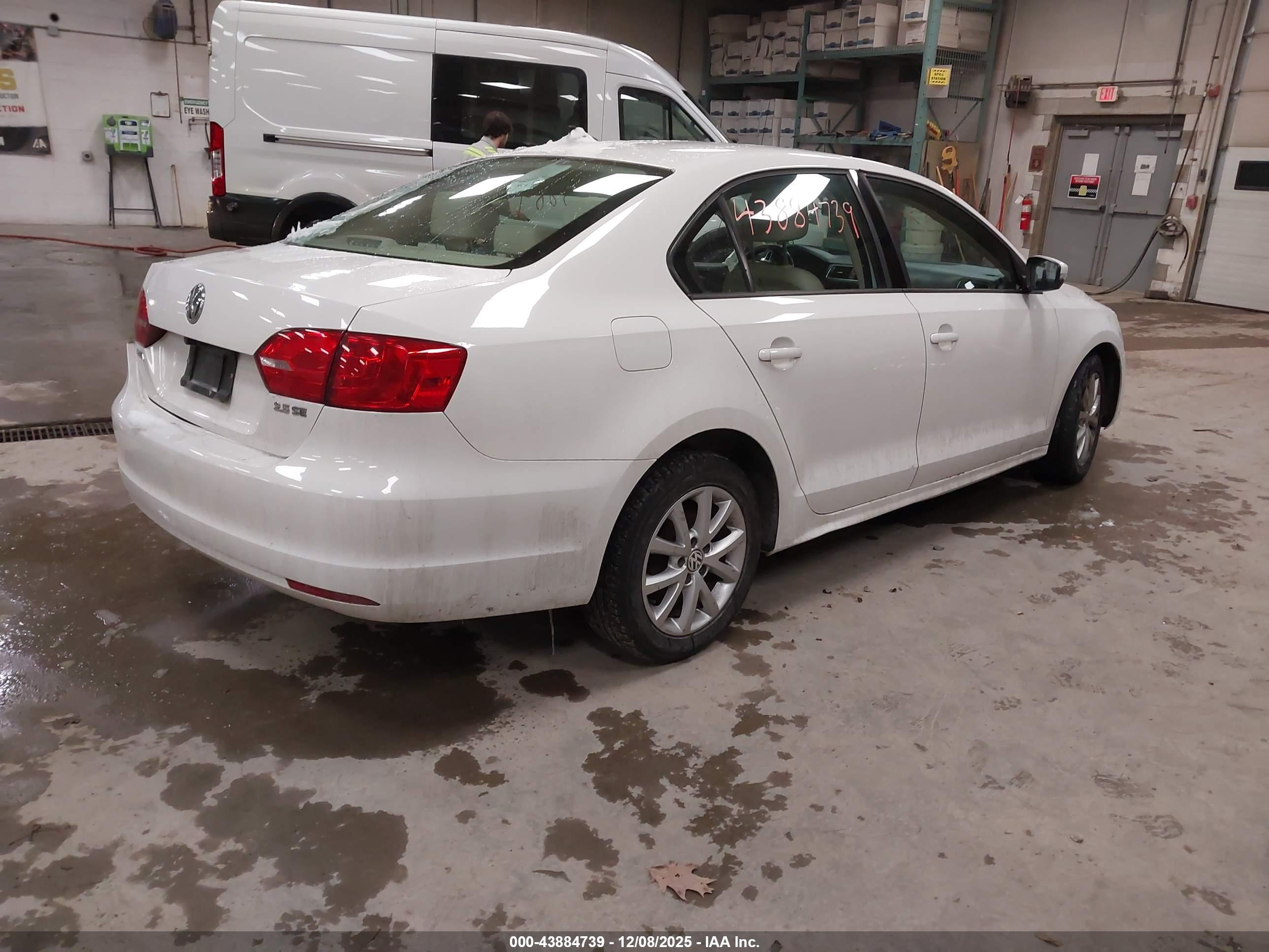 VOLKSWAGEN JETTA image 4
