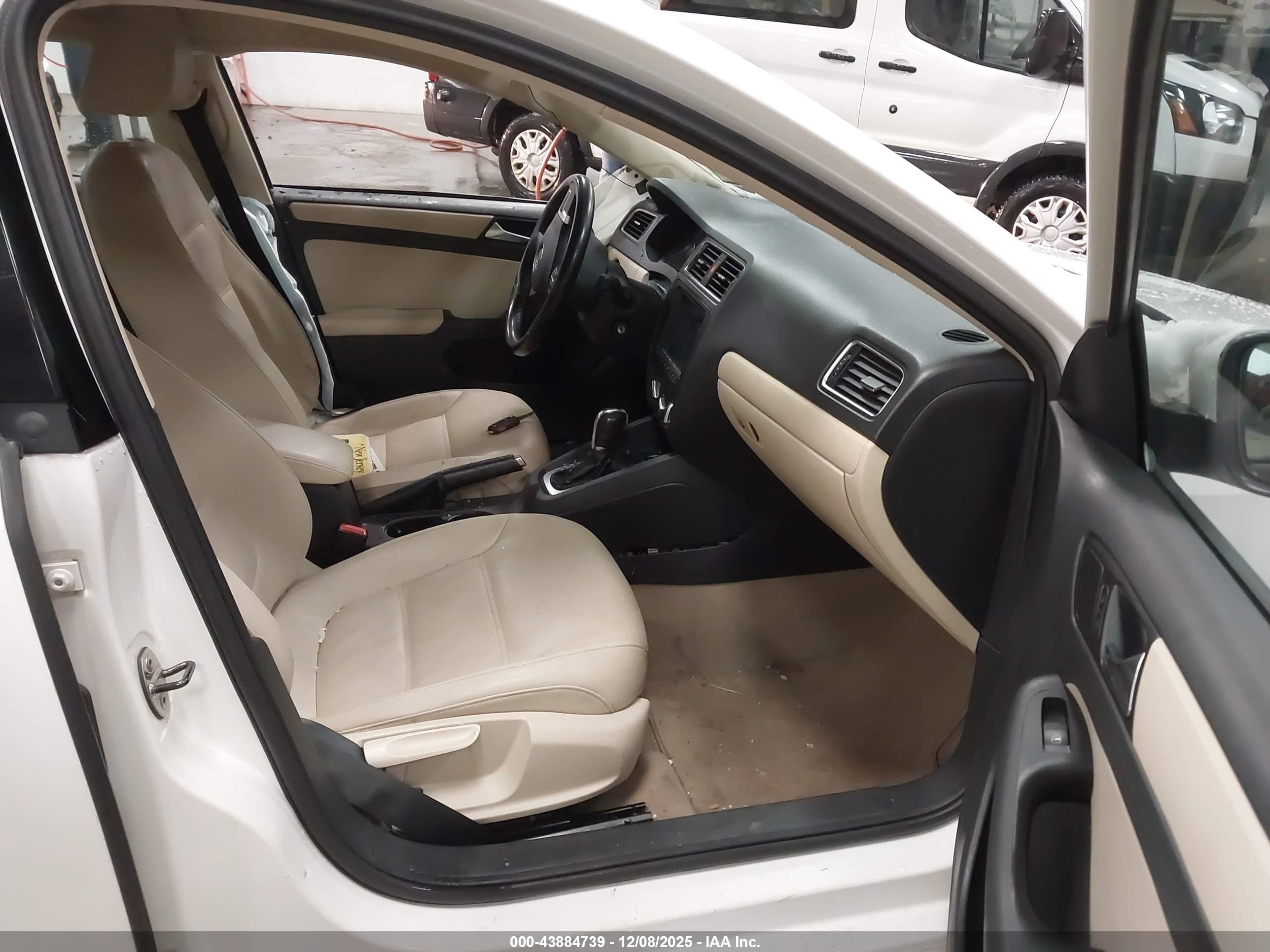 VOLKSWAGEN JETTA image 5